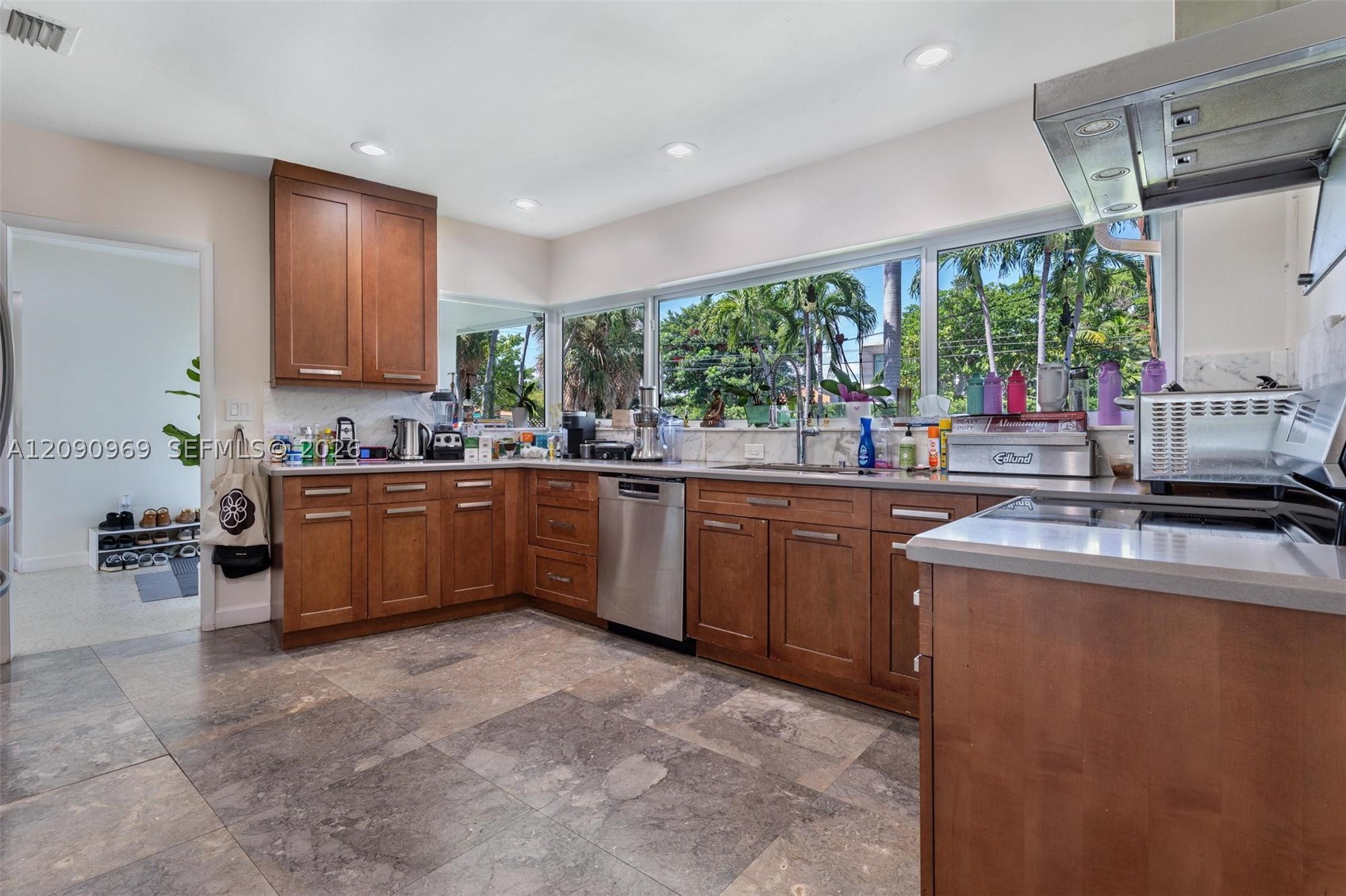 9217 Bay Dr Surfside, FL 33154