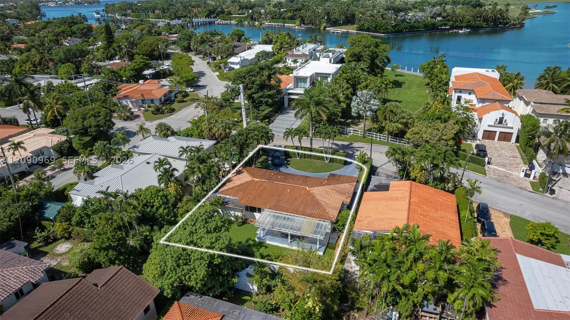 9217 Bay Dr Surfside, FL 33154