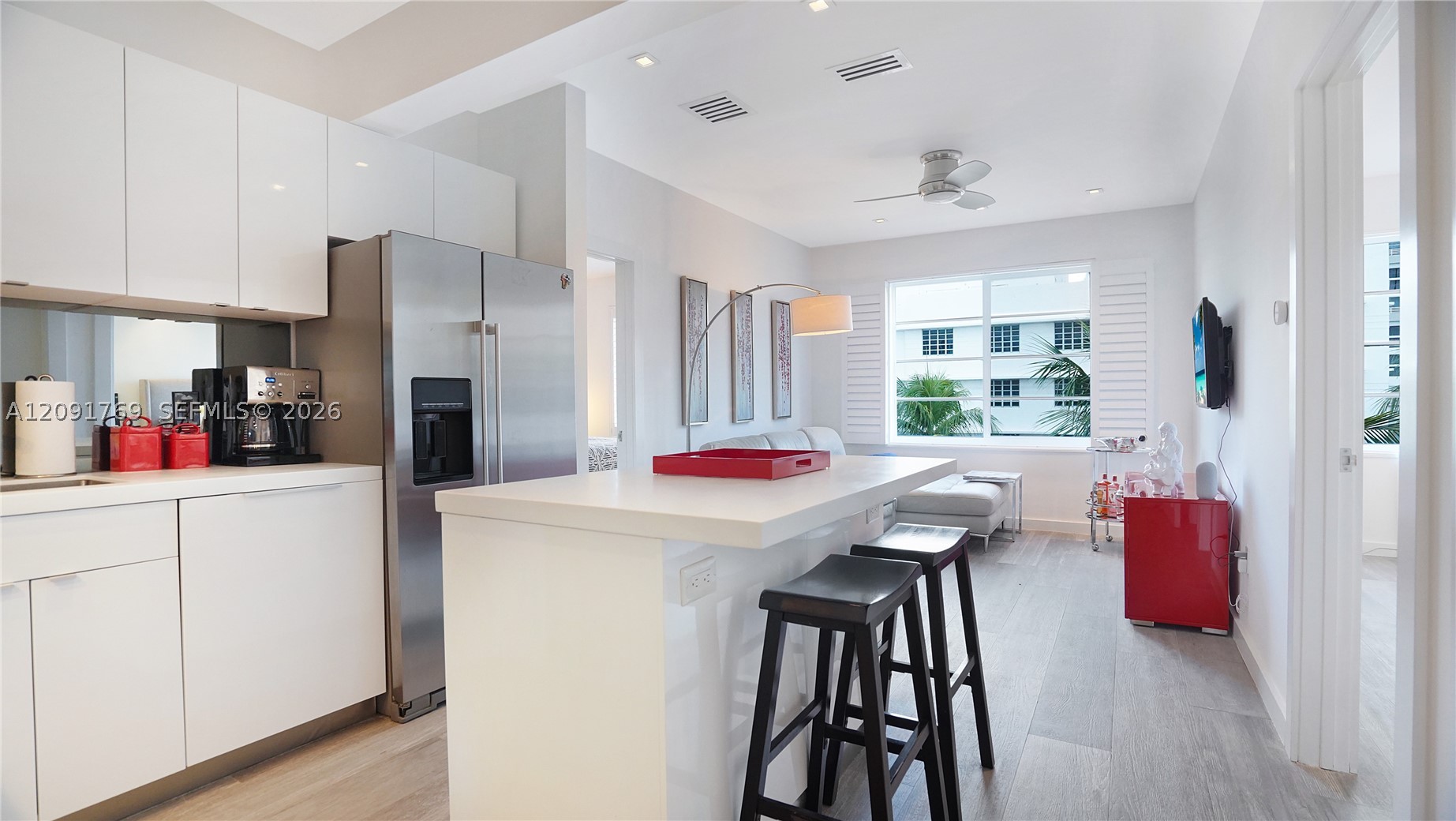1460 Ocean Dr #407