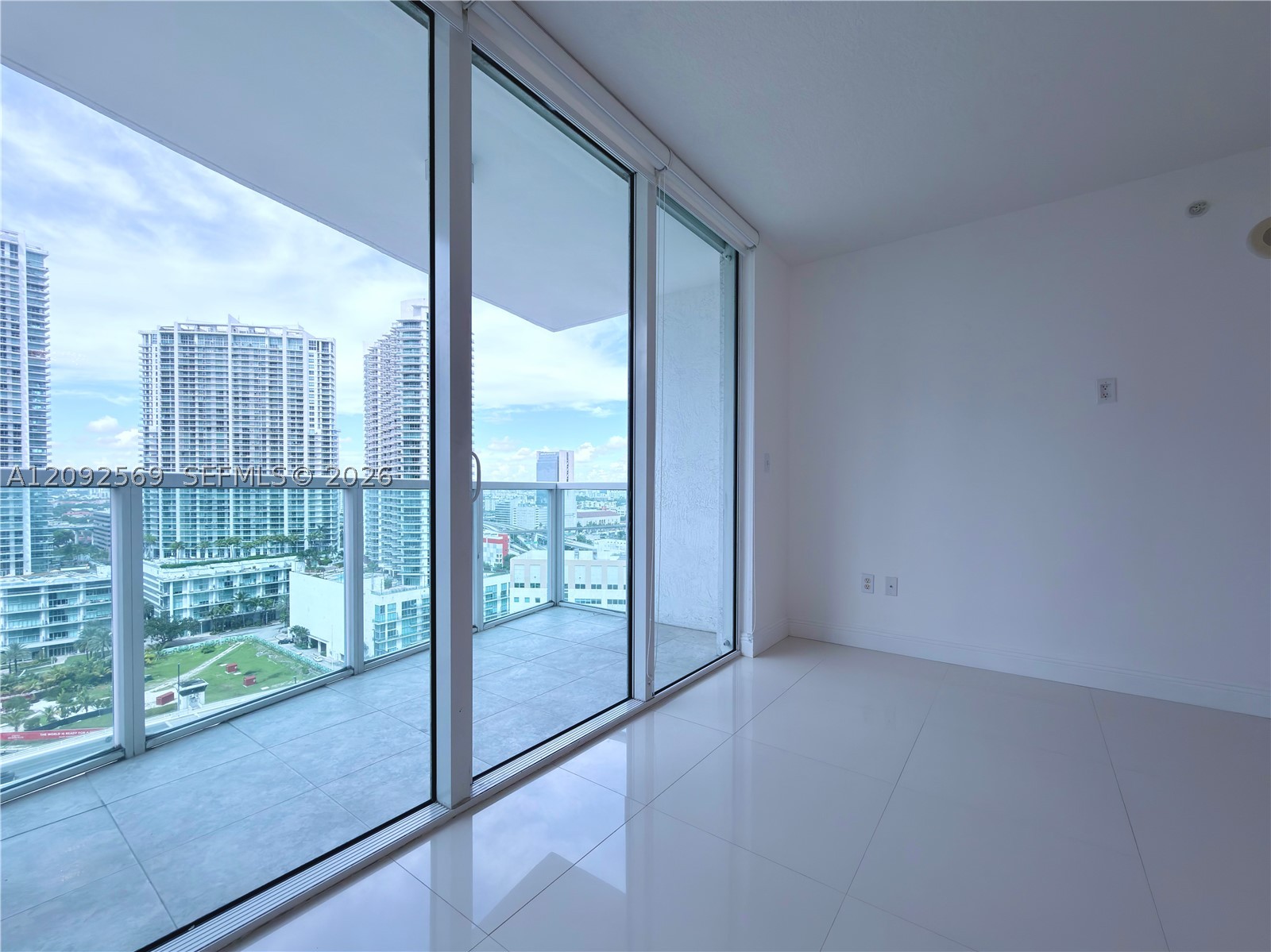image Brickell on the River North13