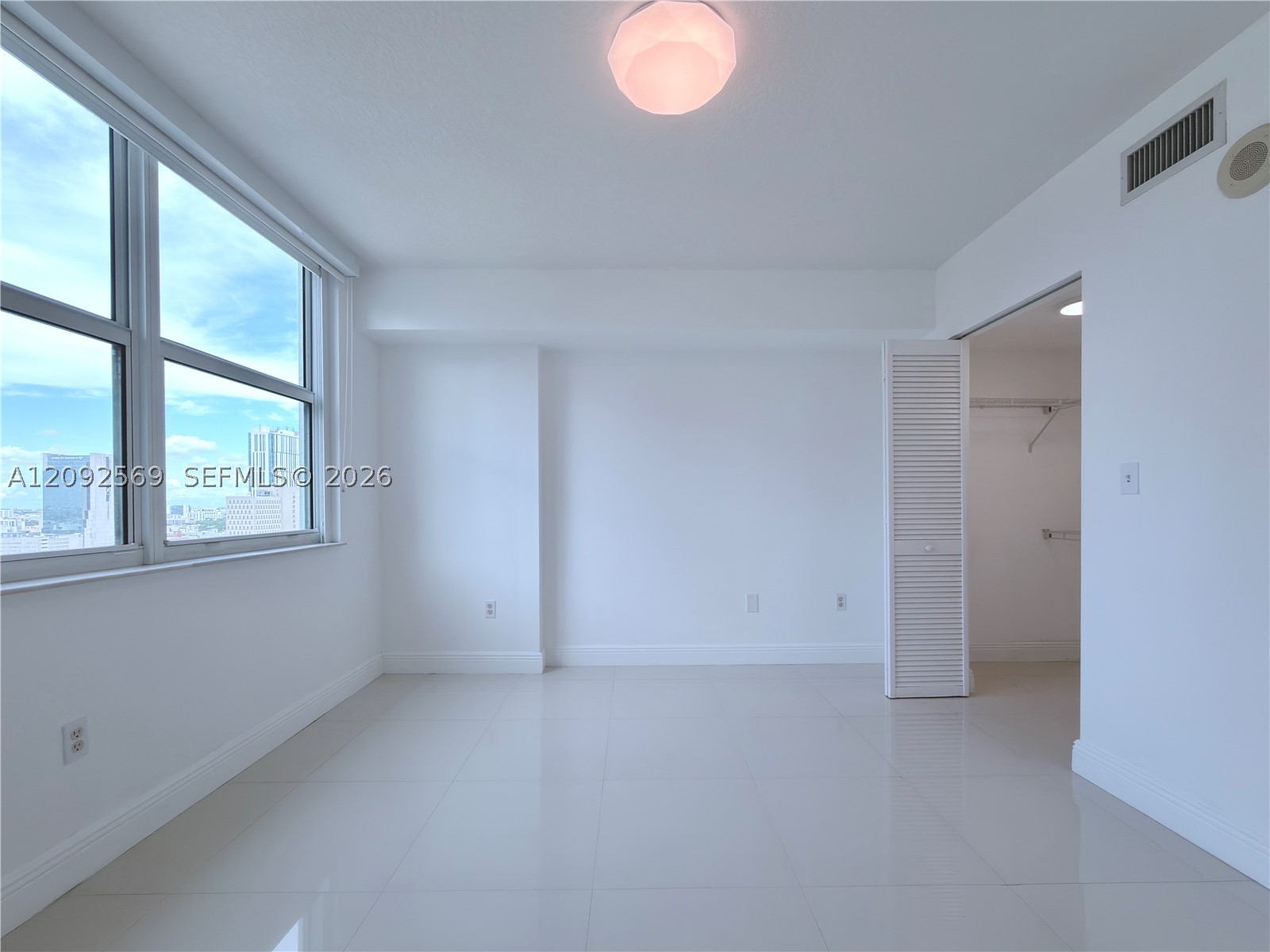 image Brickell on the River North14