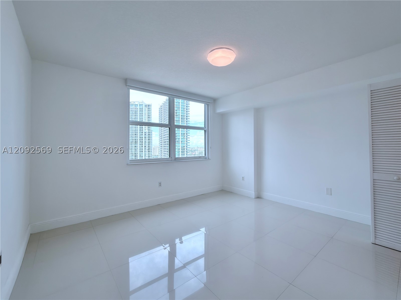 image Brickell on the River North15
