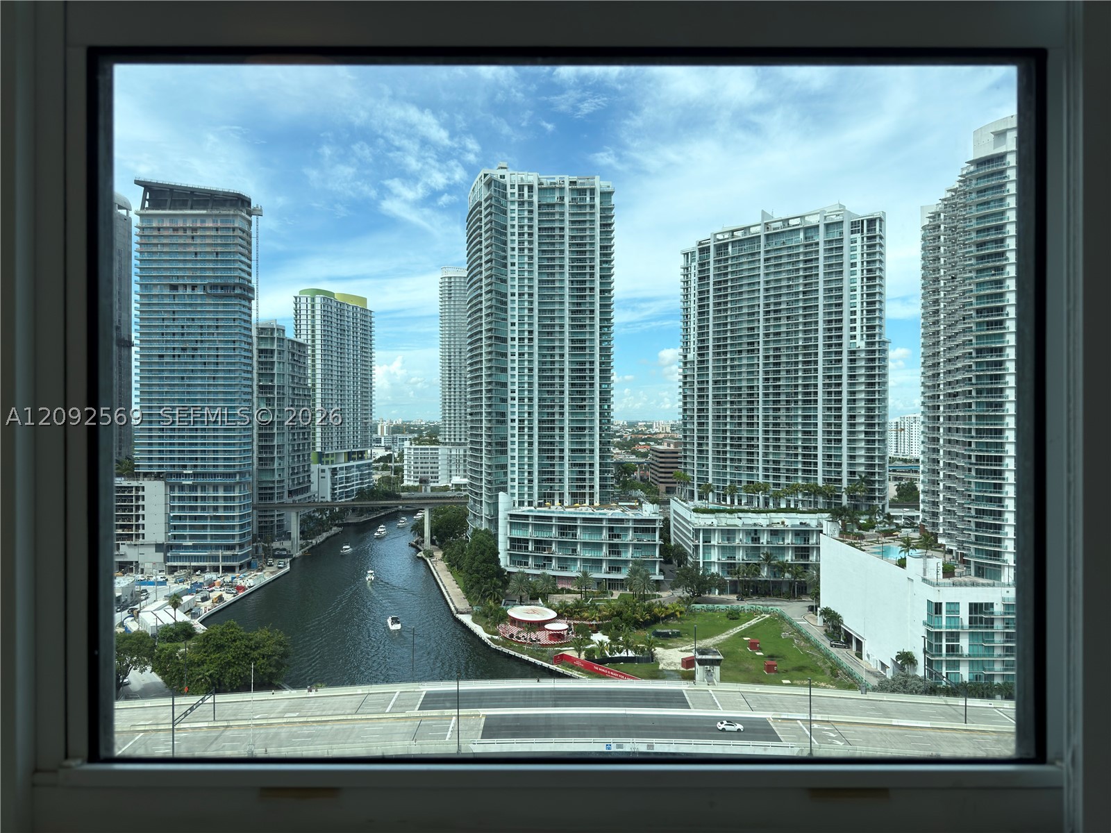 image Brickell on the River North16