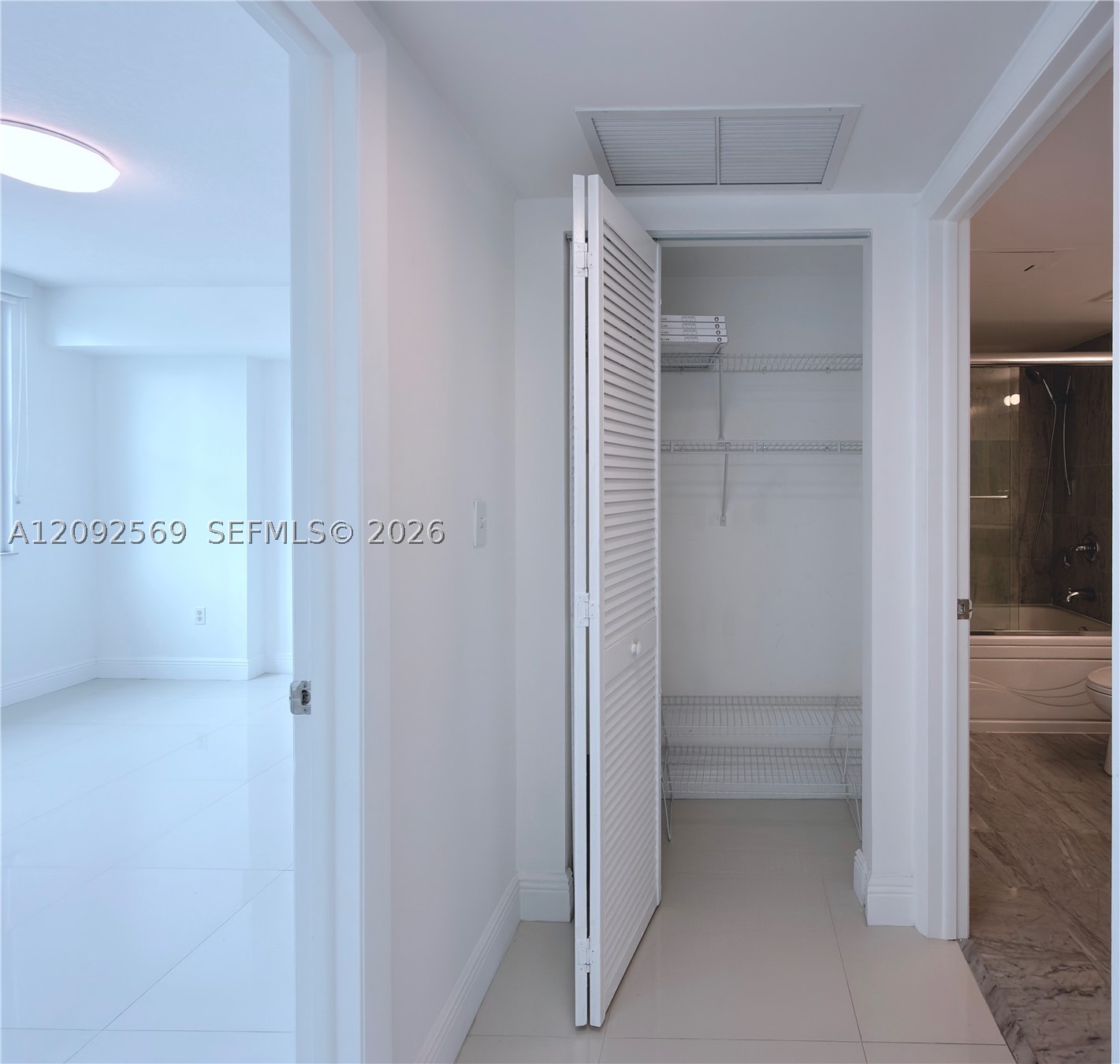 image Brickell on the River North19