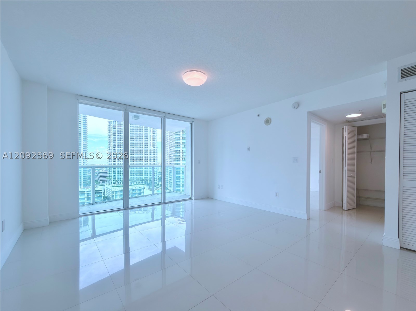 image Brickell on the River North7
