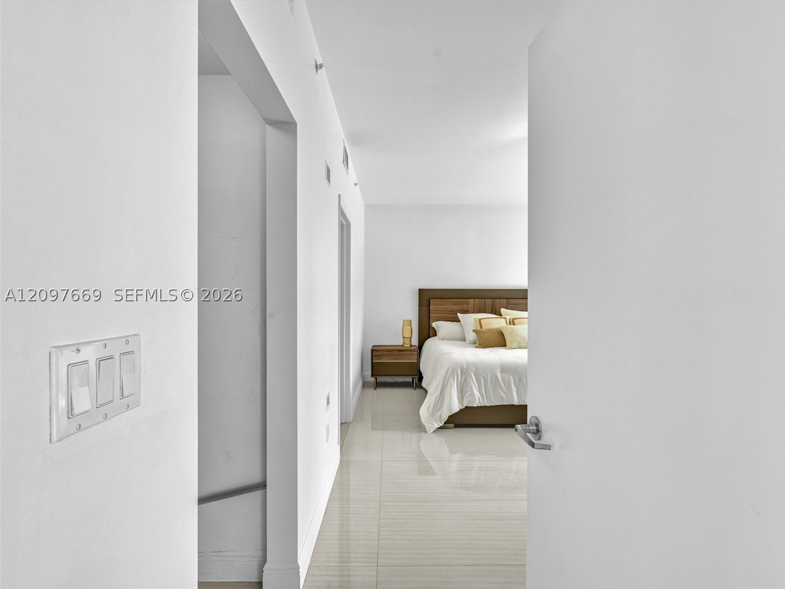 90 SW 3rd St #2013 Miami, FL 33130