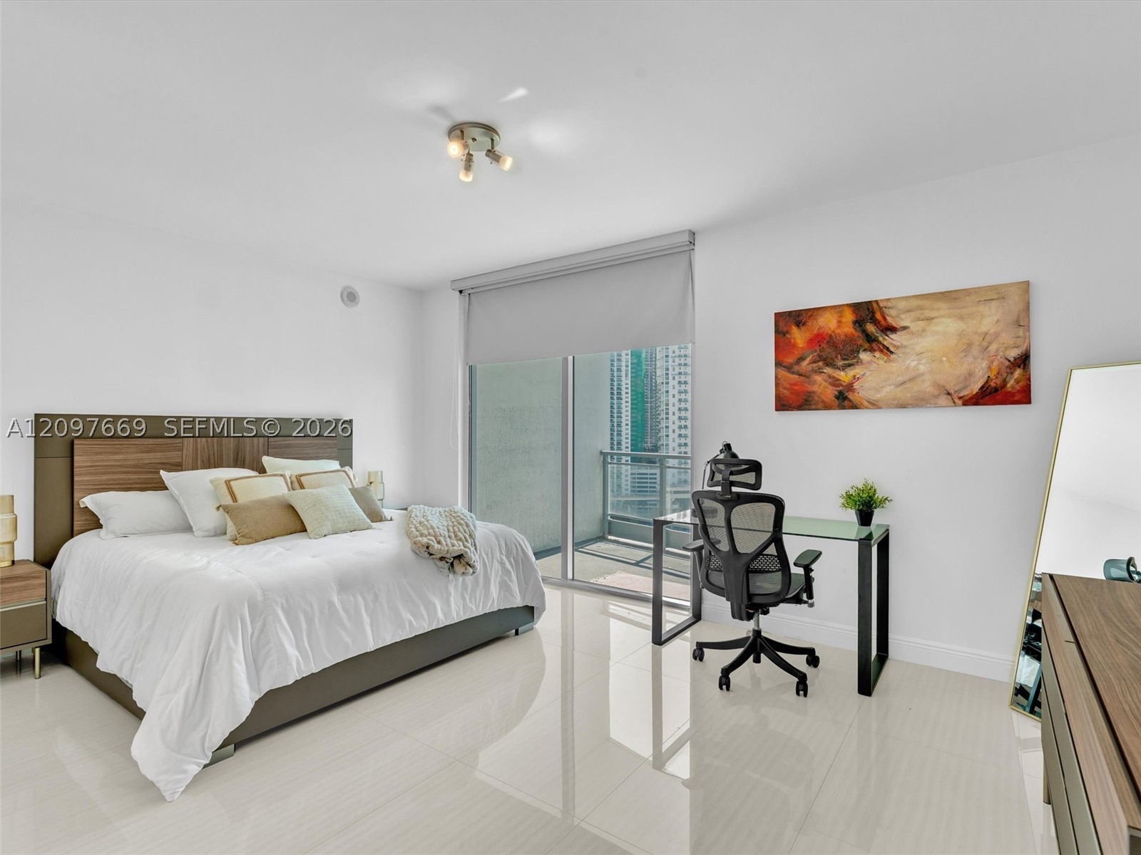 90 SW 3rd St #2013 Miami, FL 33130