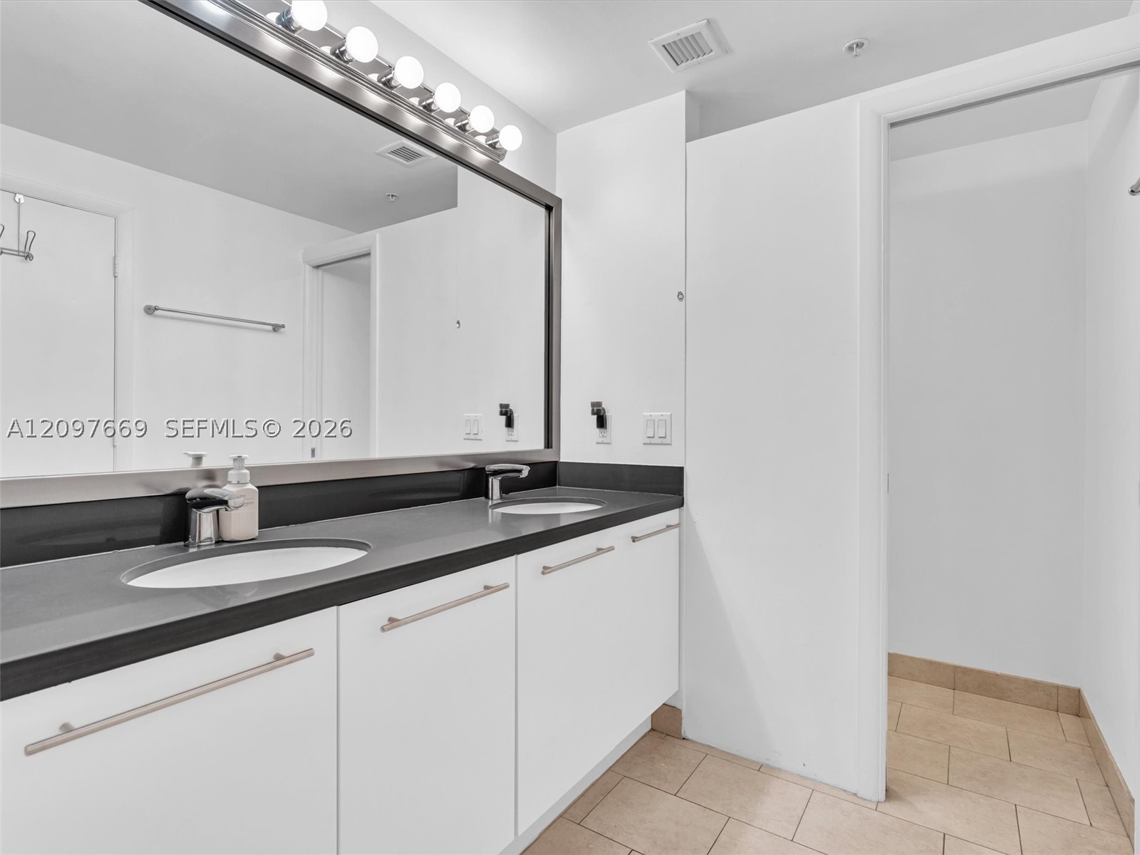 90 SW 3rd St #2013 Miami, FL 33130