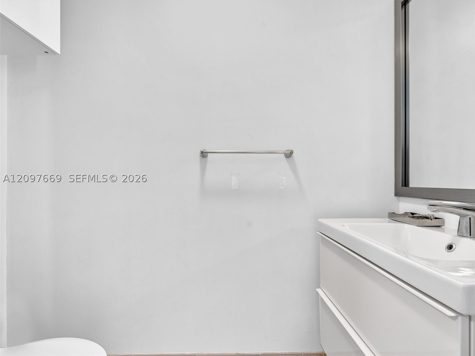 90 SW 3rd St #2013 Miami, FL 33130