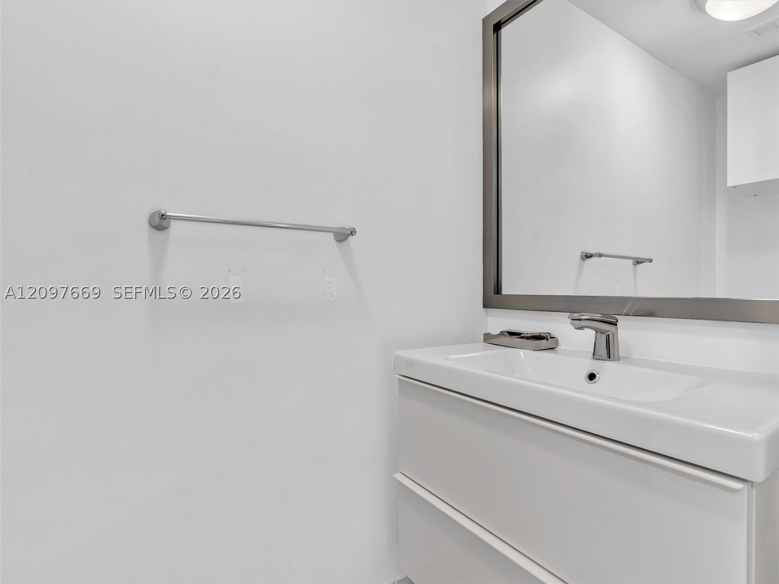 90 SW 3rd St #2013 Miami, FL 33130