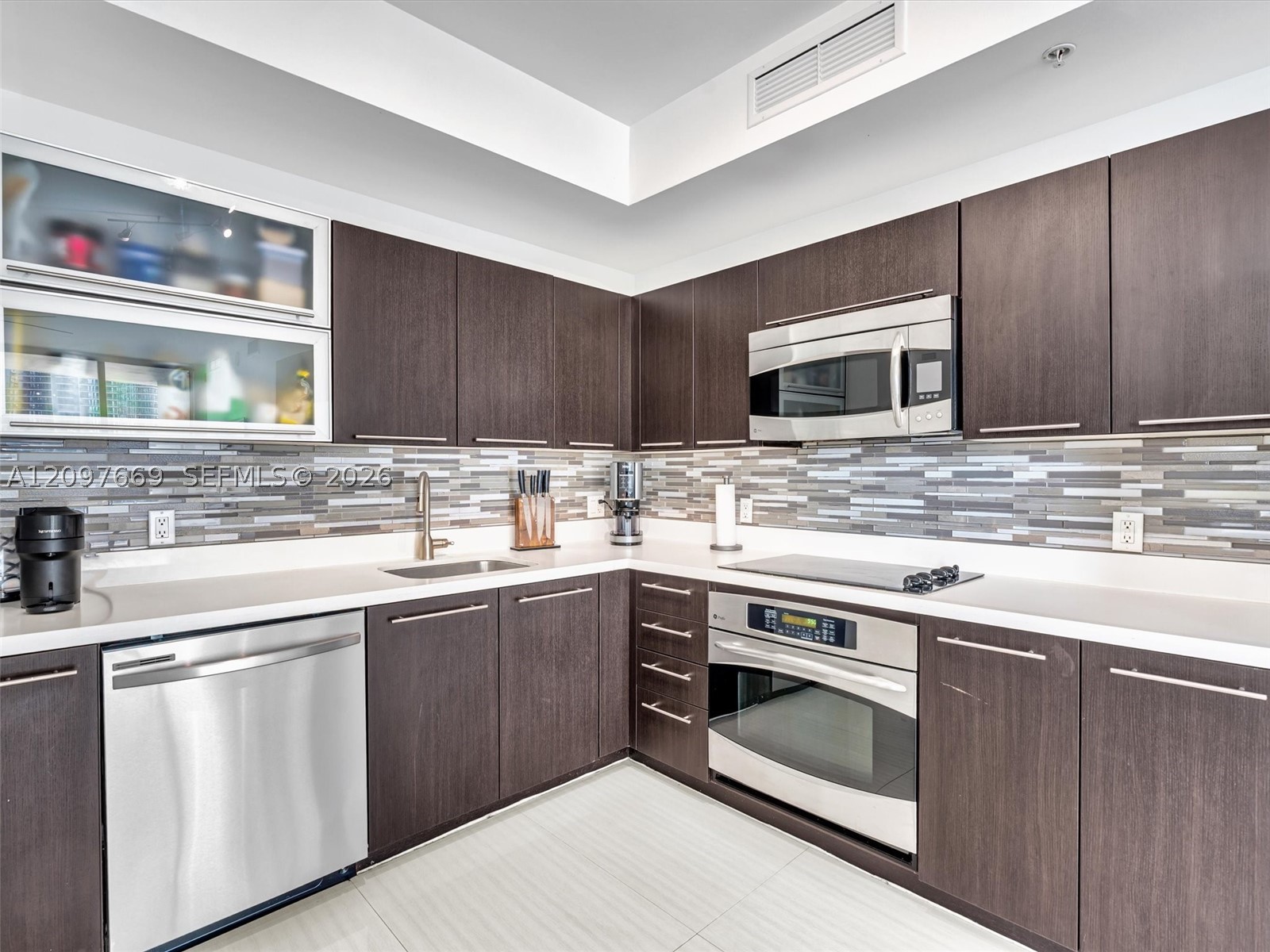 90 SW 3rd St #2013 Miami, FL 33130