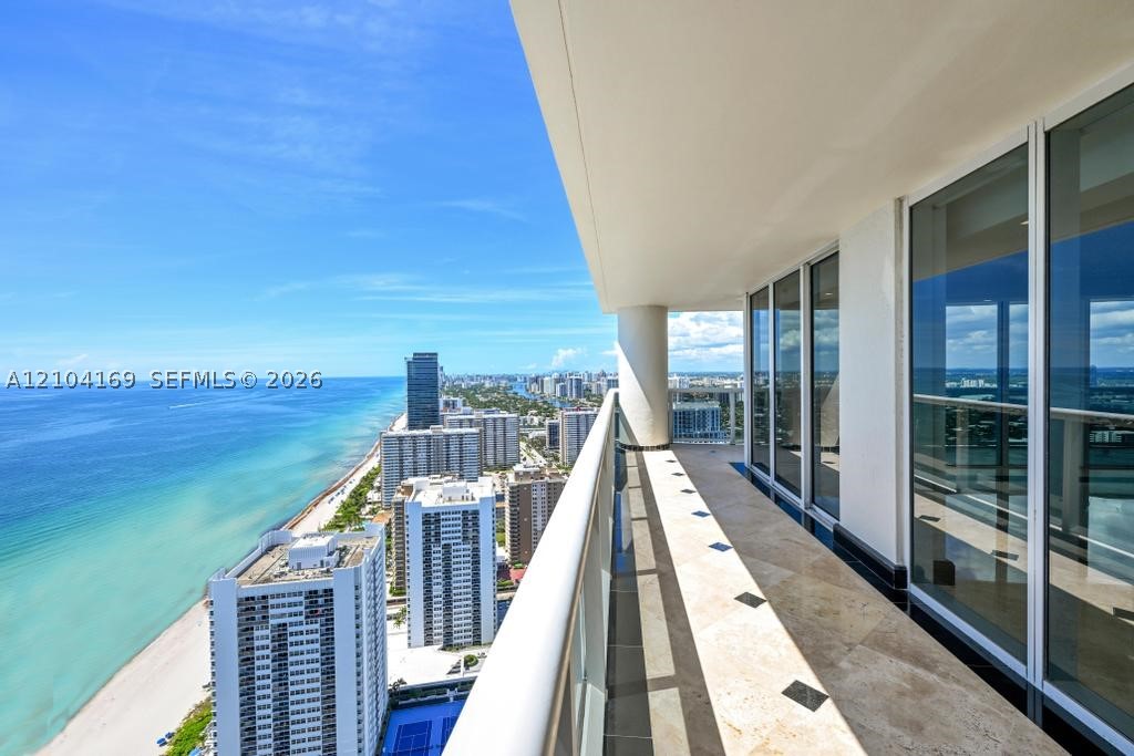 image Beach Club 124