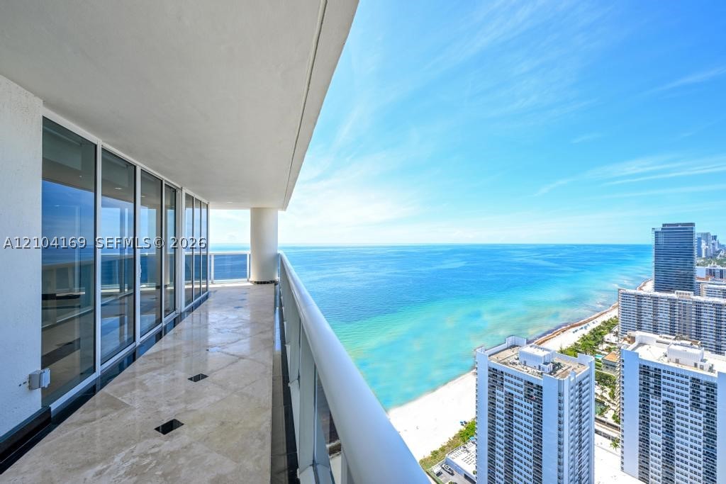 image Beach Club 132