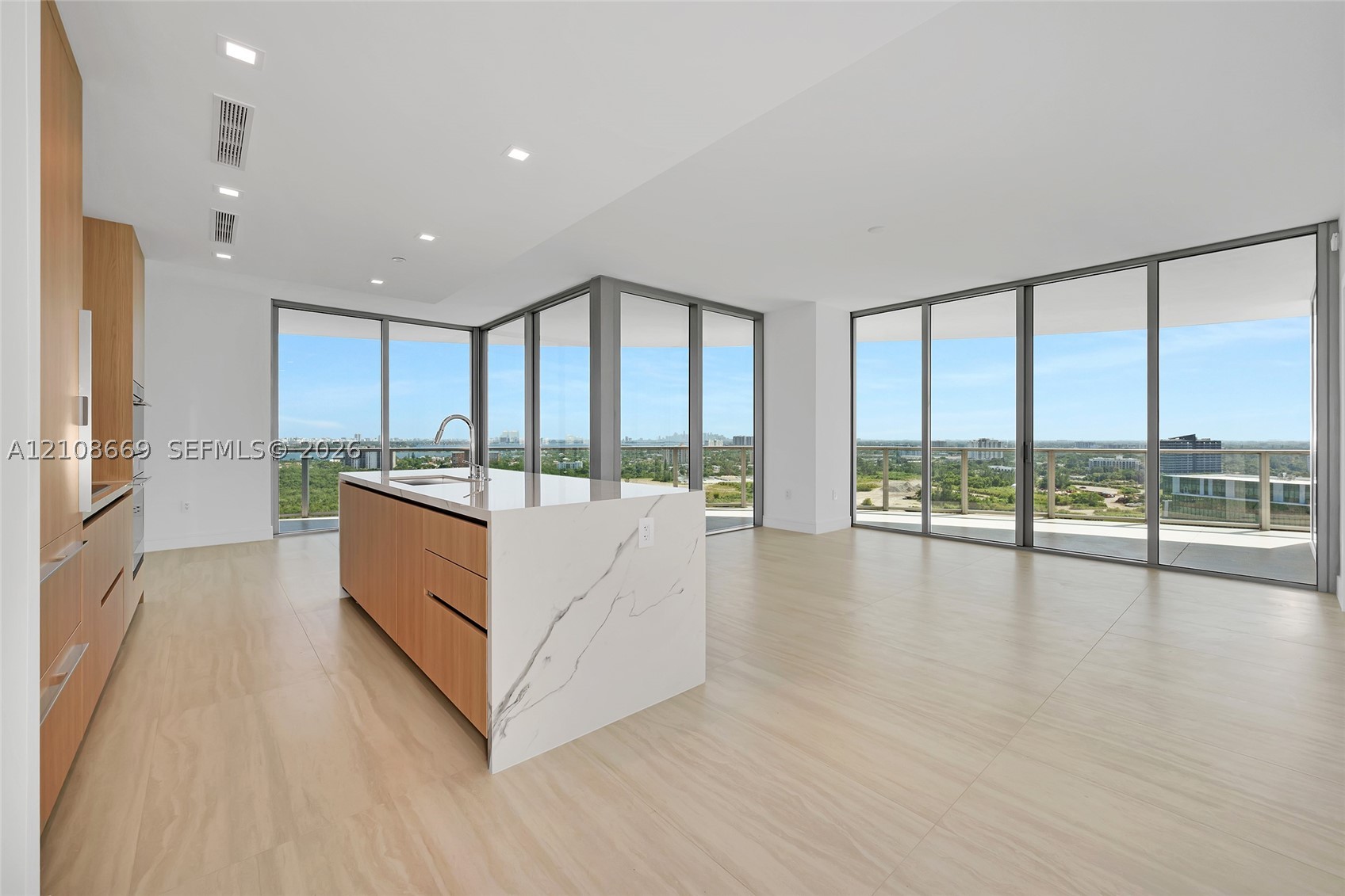 2411 Laguna Cir #1605