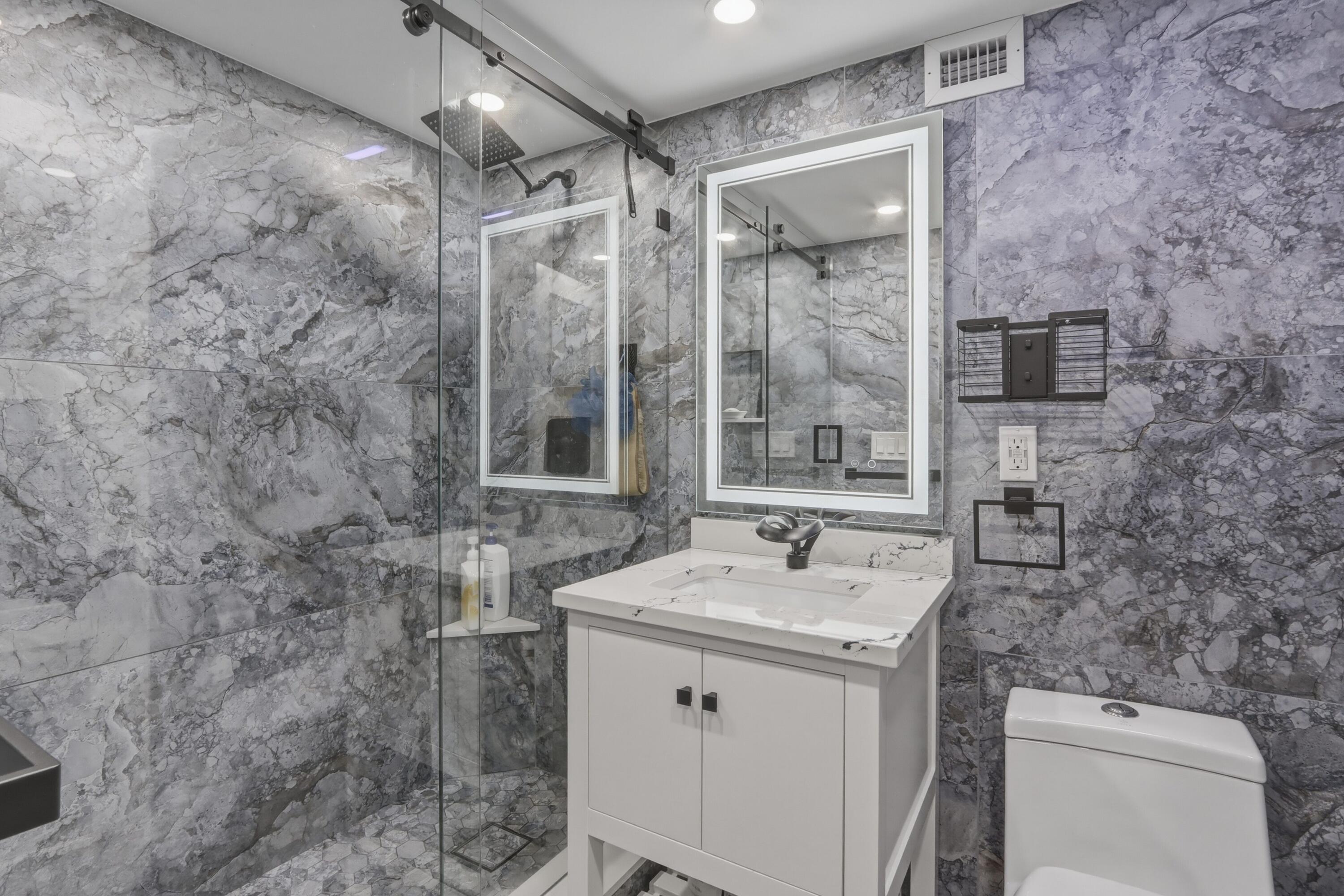 6039 Collins #609 Miami Beach, FL 33140