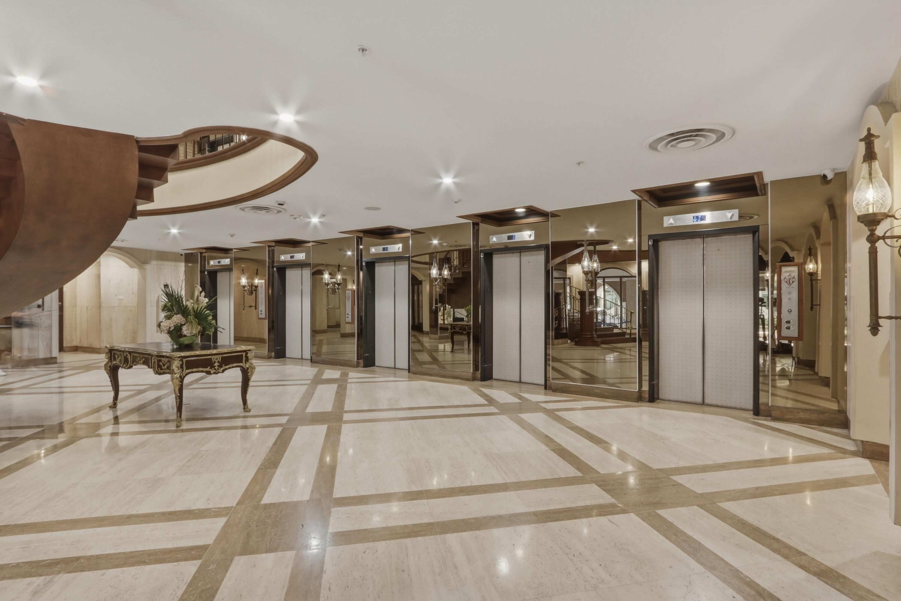 6039 Collins #609 Miami Beach, FL 33140