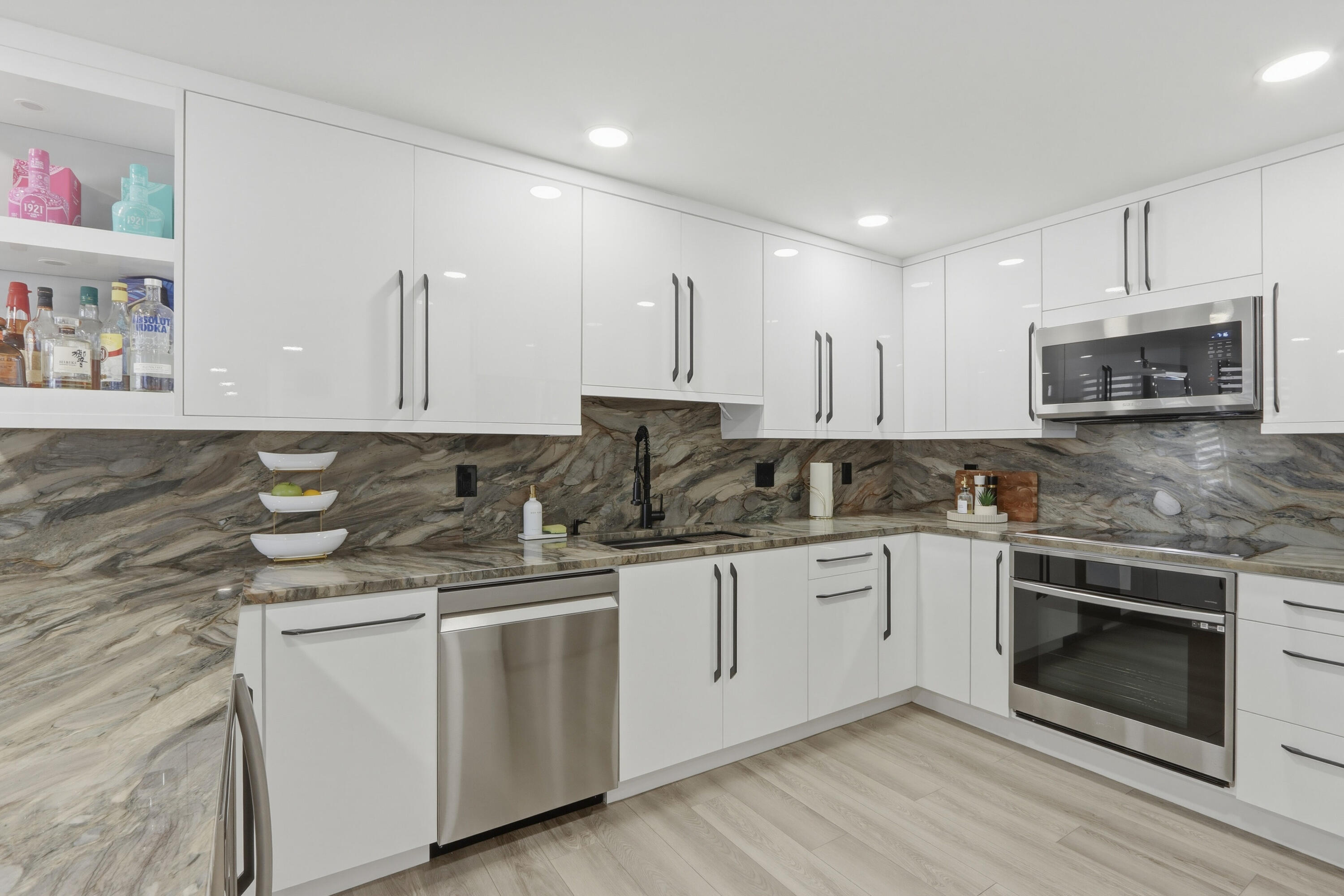 6039 Collins #609 Miami Beach, FL 33140