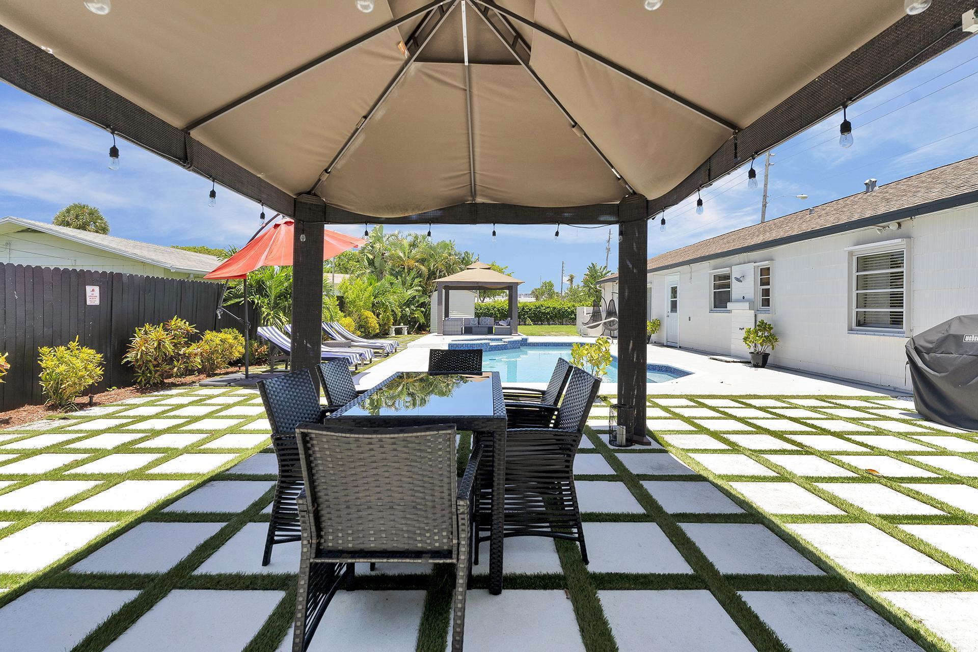 2301 Ridgeway West Palm Beach, FL 33401