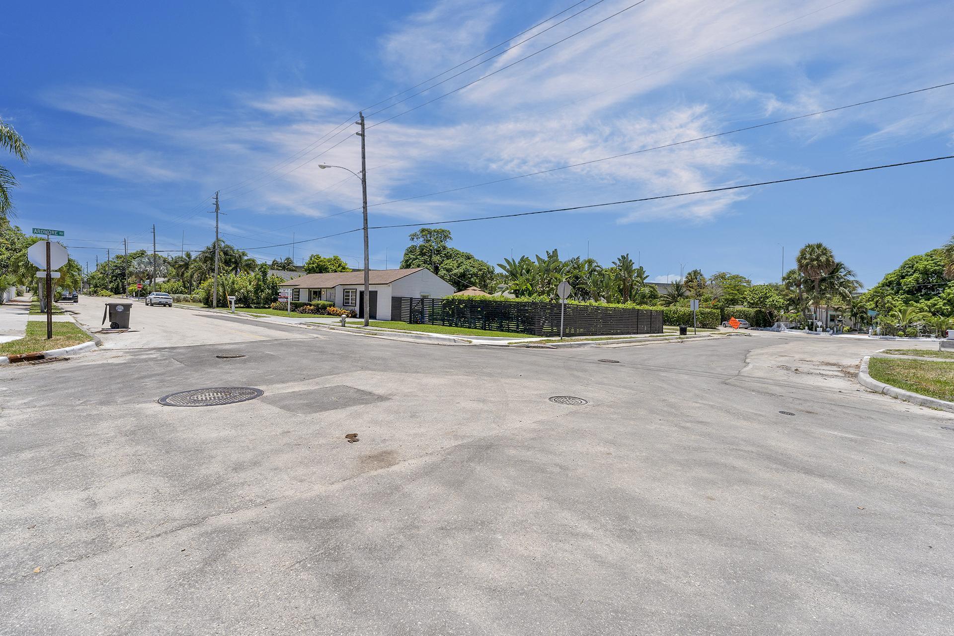2301 Ridgeway West Palm Beach, FL 33401