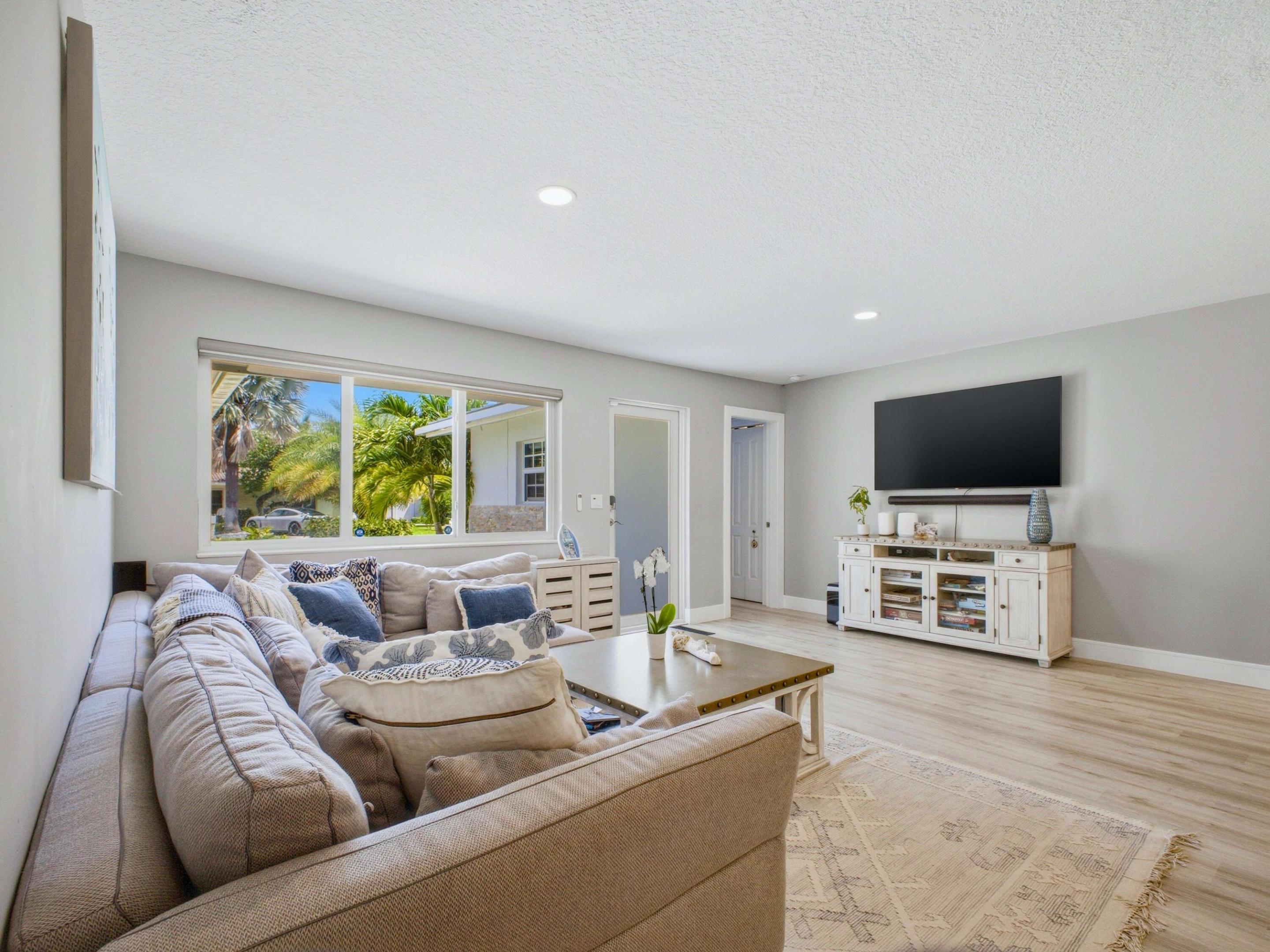 2020 NE 26th Lighthouse Point, FL 33064