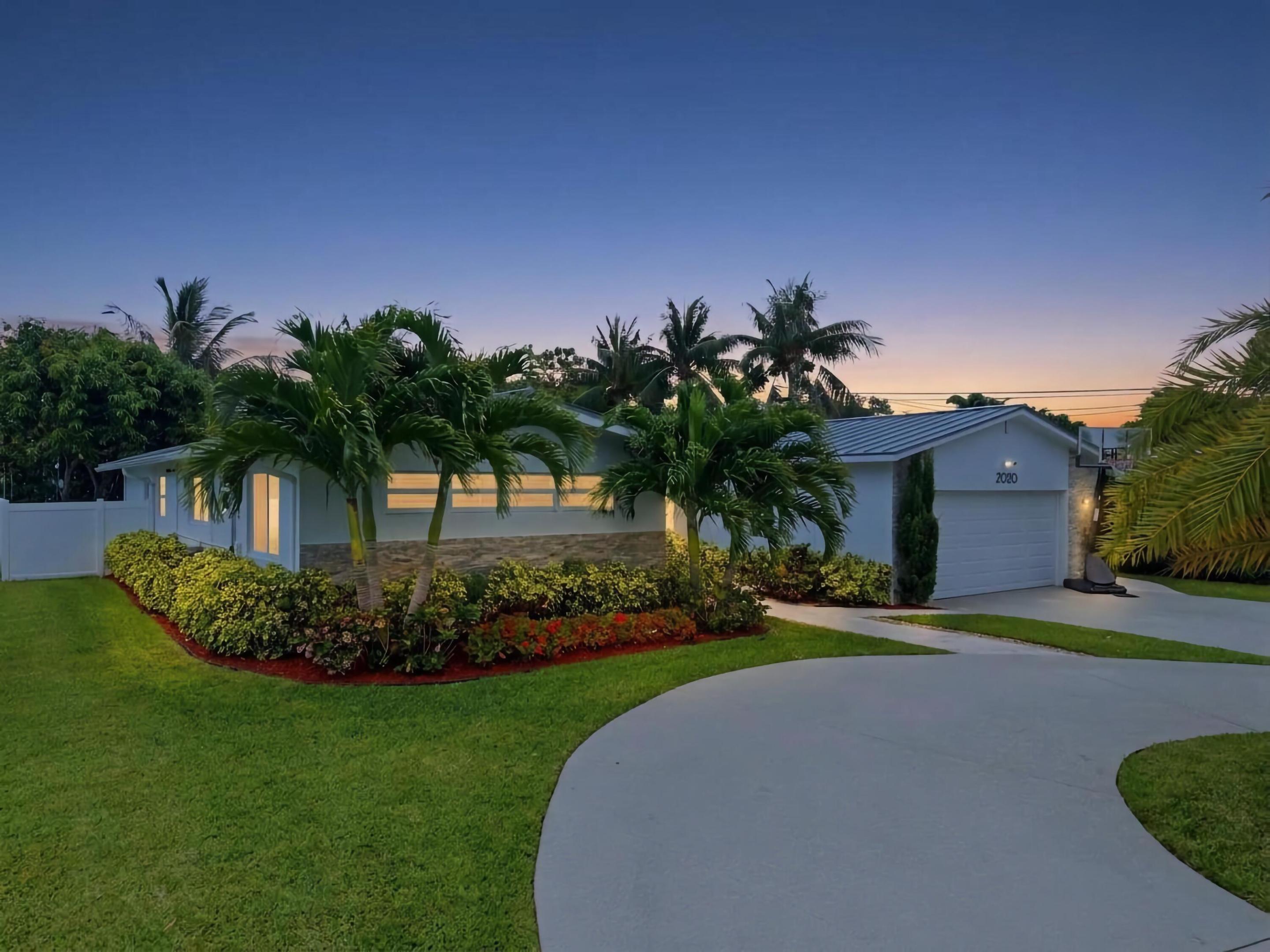 2020 NE 26th Lighthouse Point, FL 33064