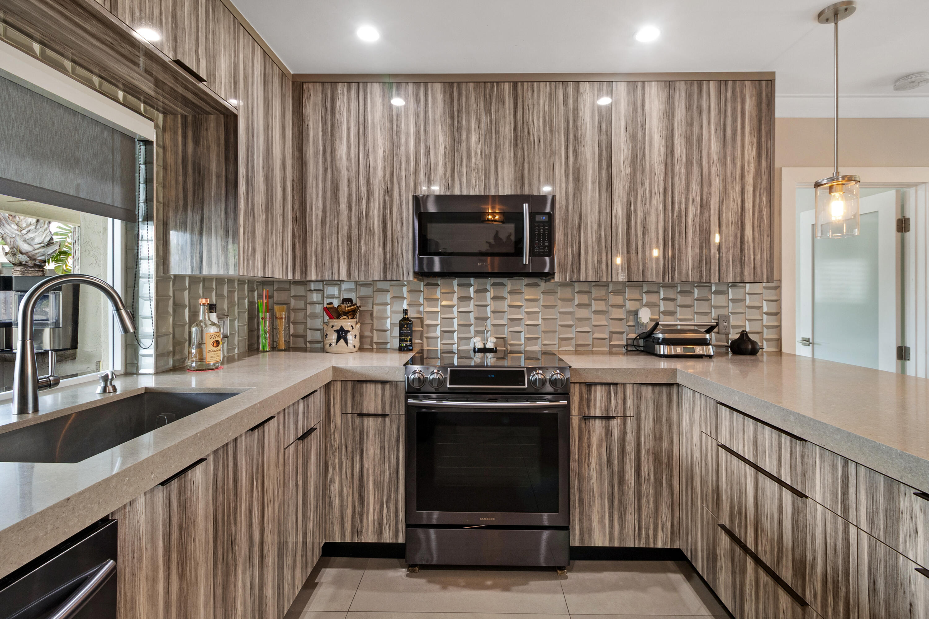 1483 NE 53rd Fort Lauderdale, FL 33334