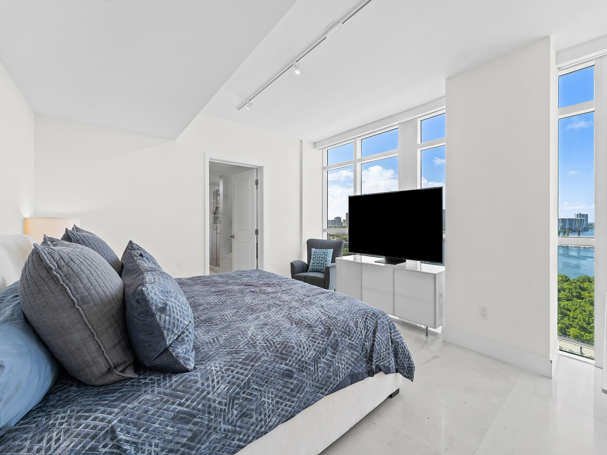 image 400 Sunny Isles18