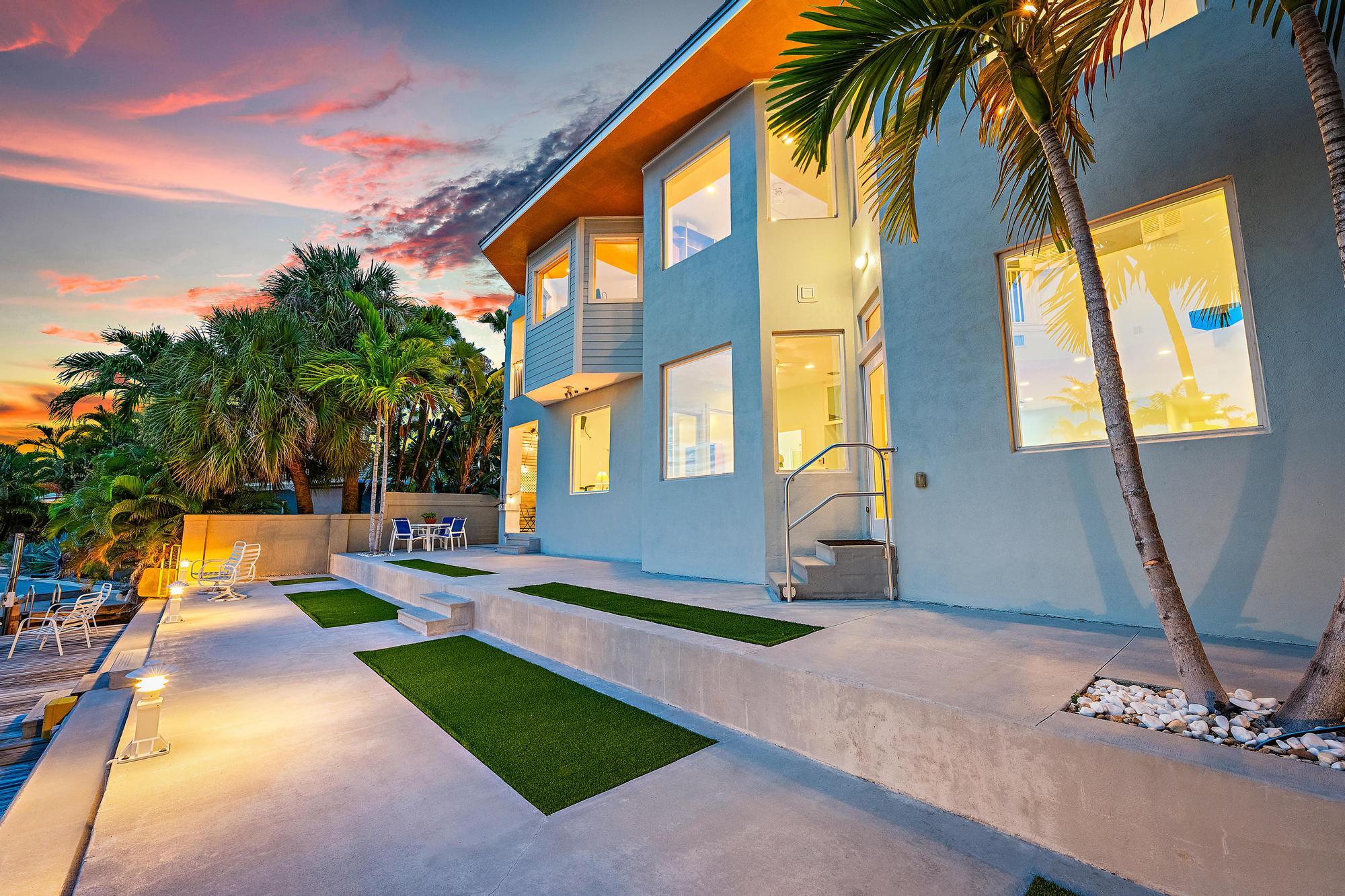 1121 Fairview Singer Island, FL 33404