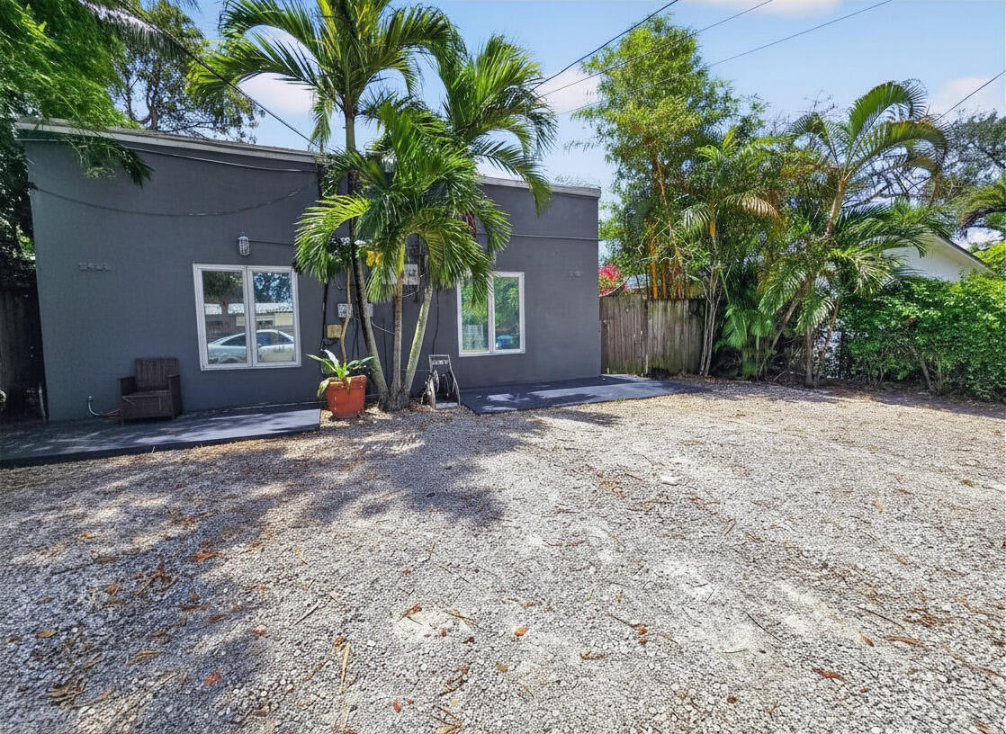 2426 NE 184th St