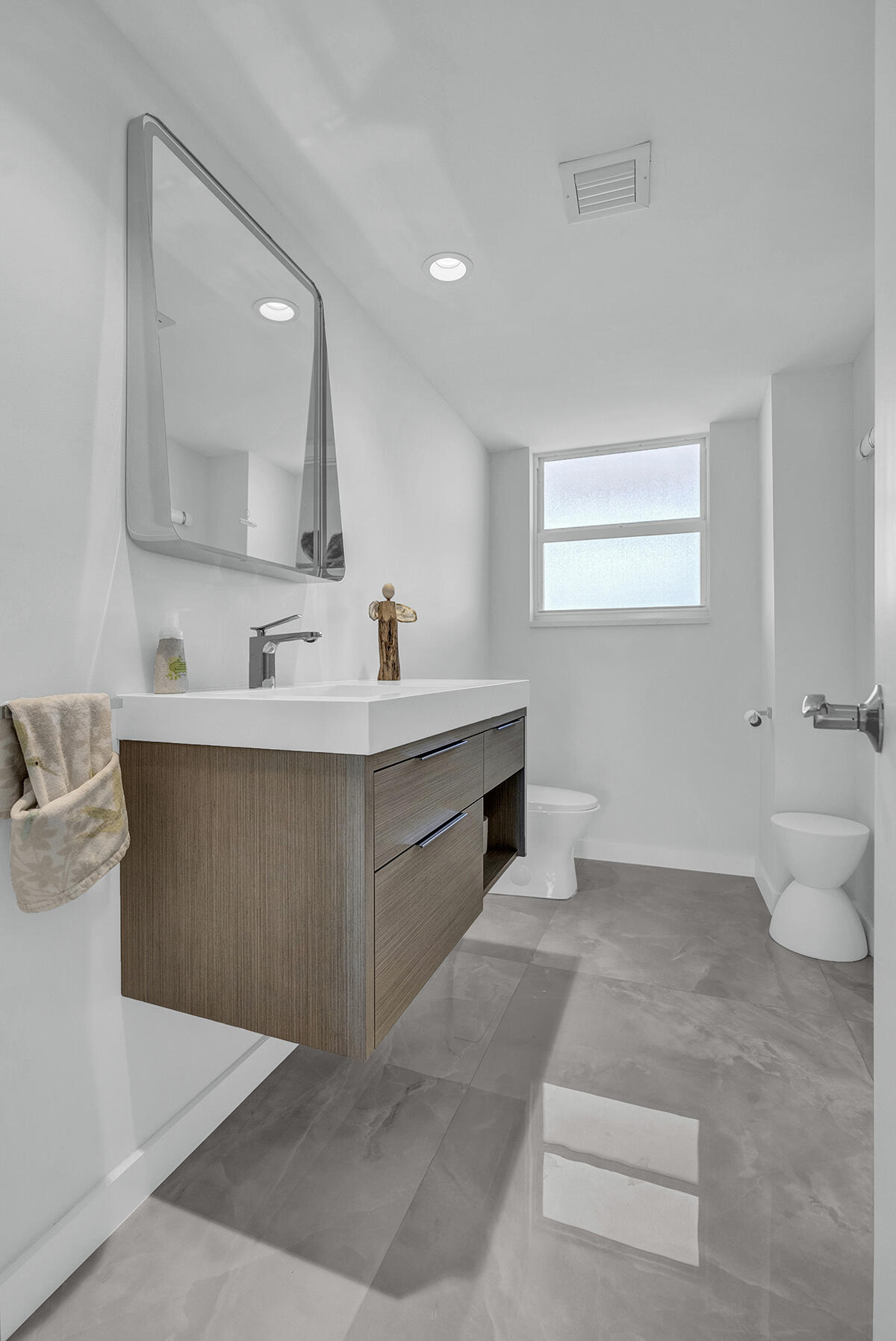 201 N Riverside Dr #802 Pompano Beach, FL 33062