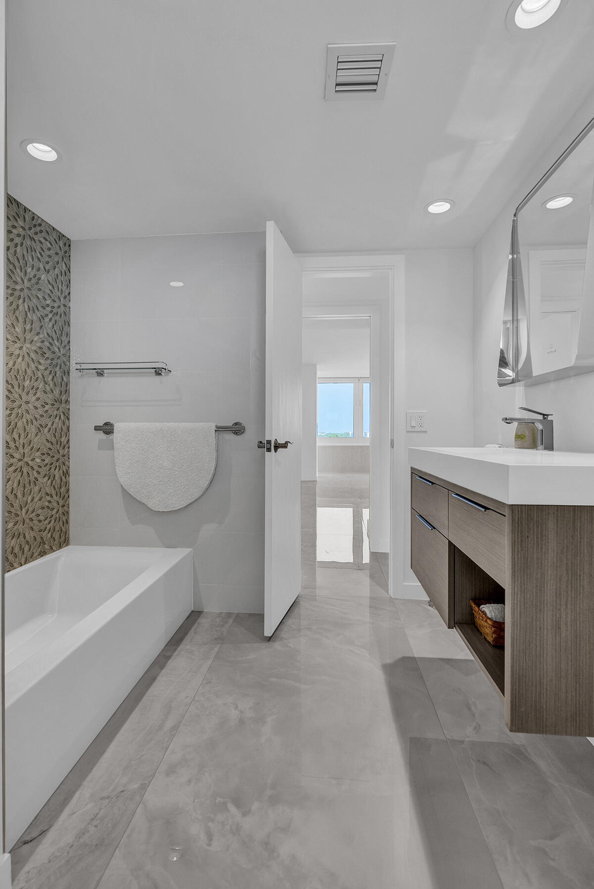 201 N Riverside Dr #802 Pompano Beach, FL 33062