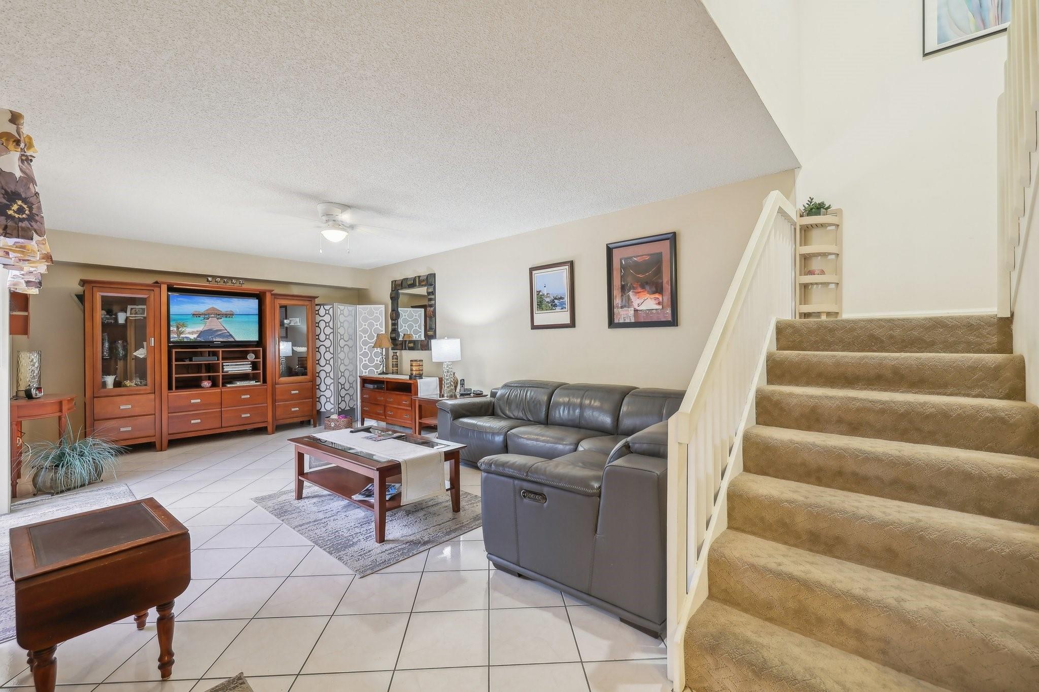 9890 NW 6th Ct,Plantation, FL 33324