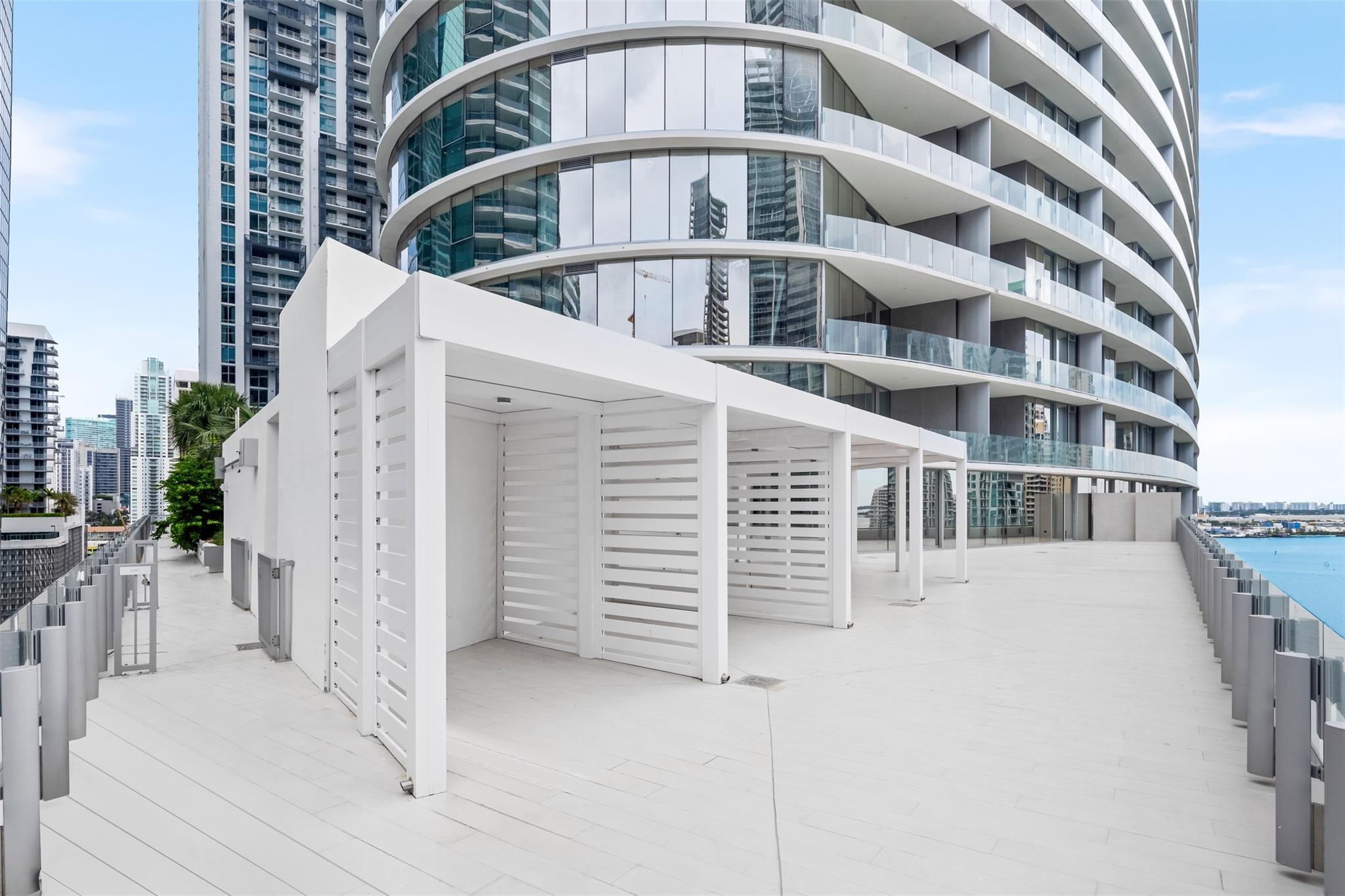 image Aston Martin Residences15