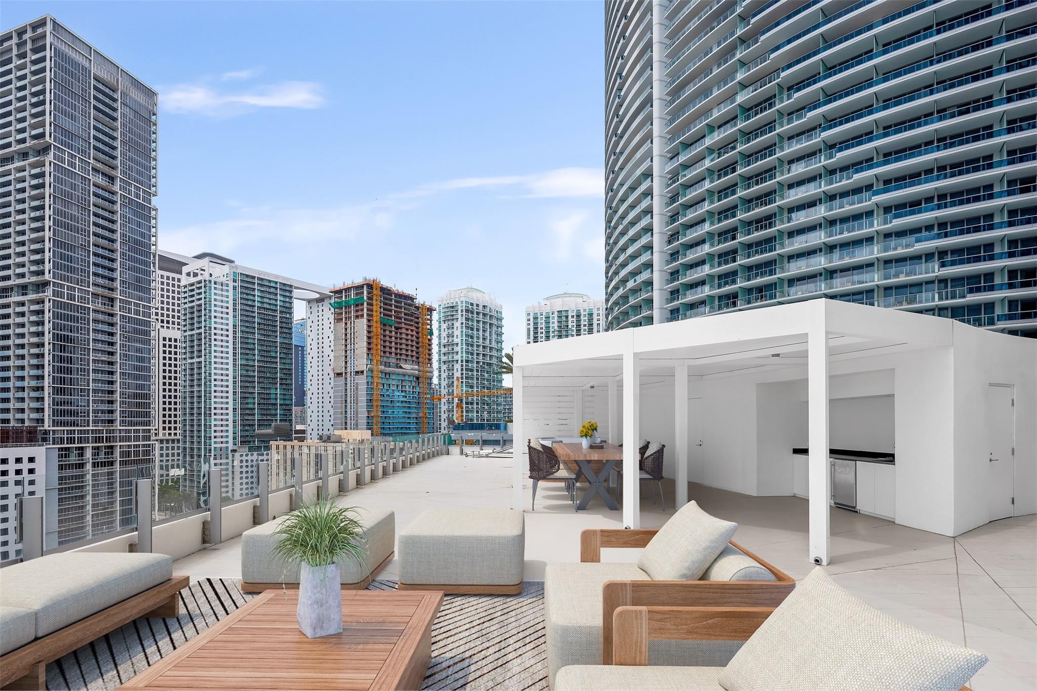 image Aston Martin Residences2