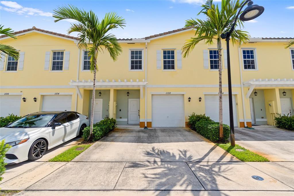 1102 NW 40th Way
