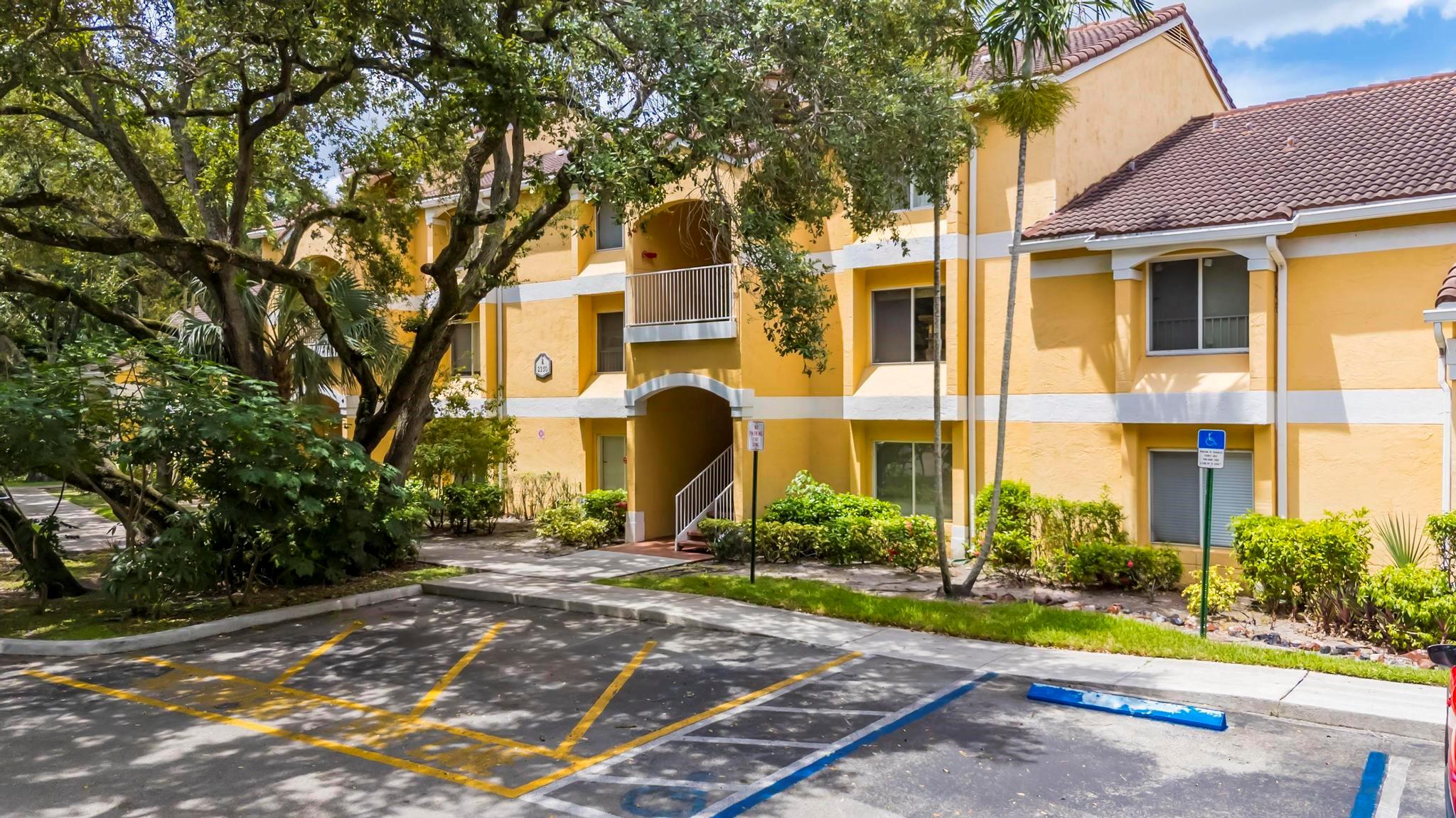 2350 NW 33rd St #803