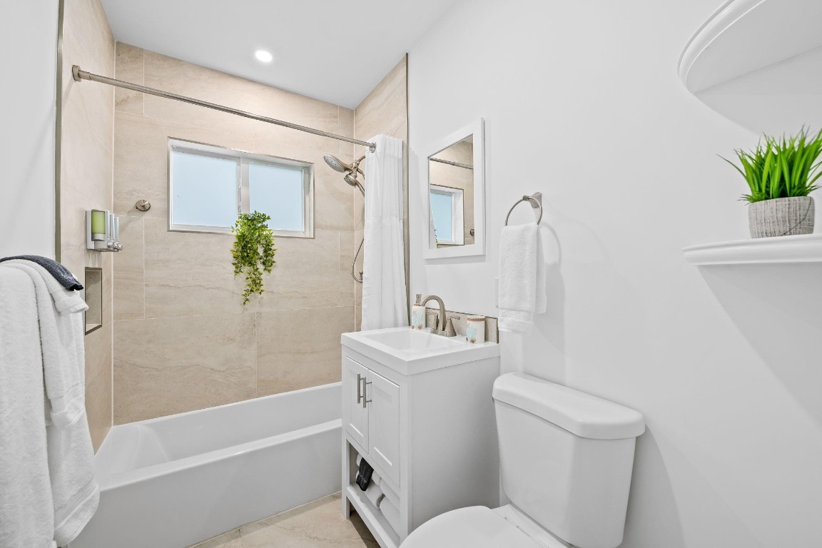 1300 SW 17th Fort Lauderdale, FL 33315