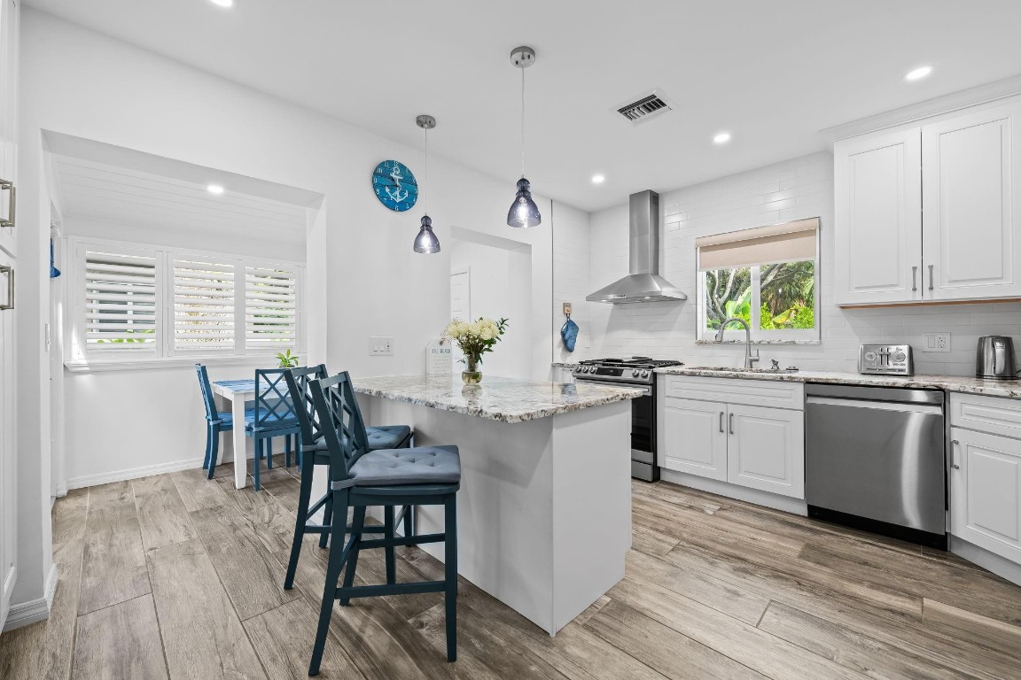 1300 SW 17th Fort Lauderdale, FL 33315