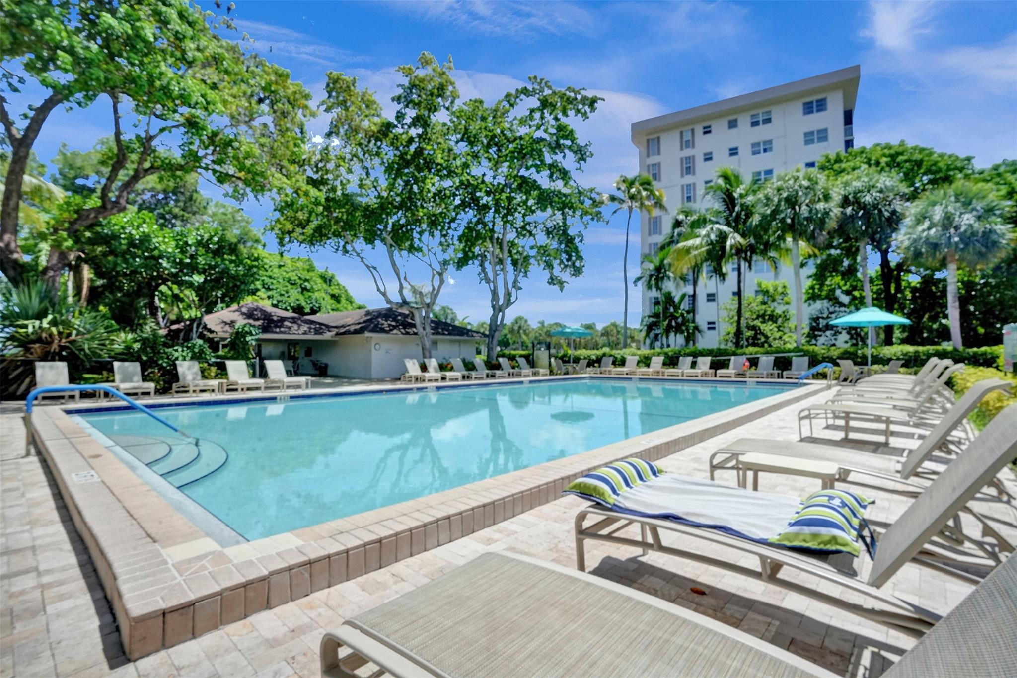 3250 N Palm Aire Dr #607