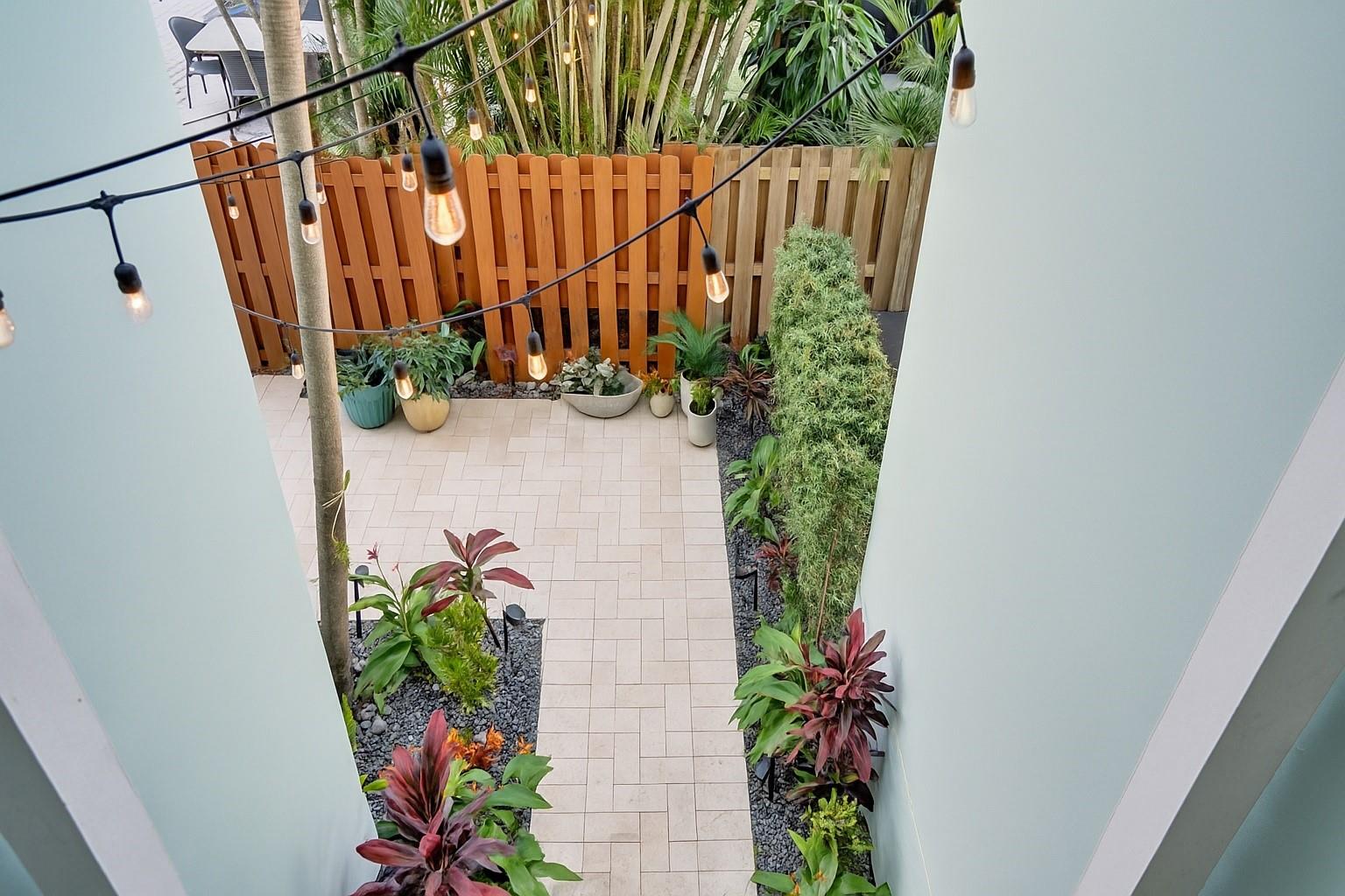 1110 NE 17th Way Fort Lauderdale, FL 33304