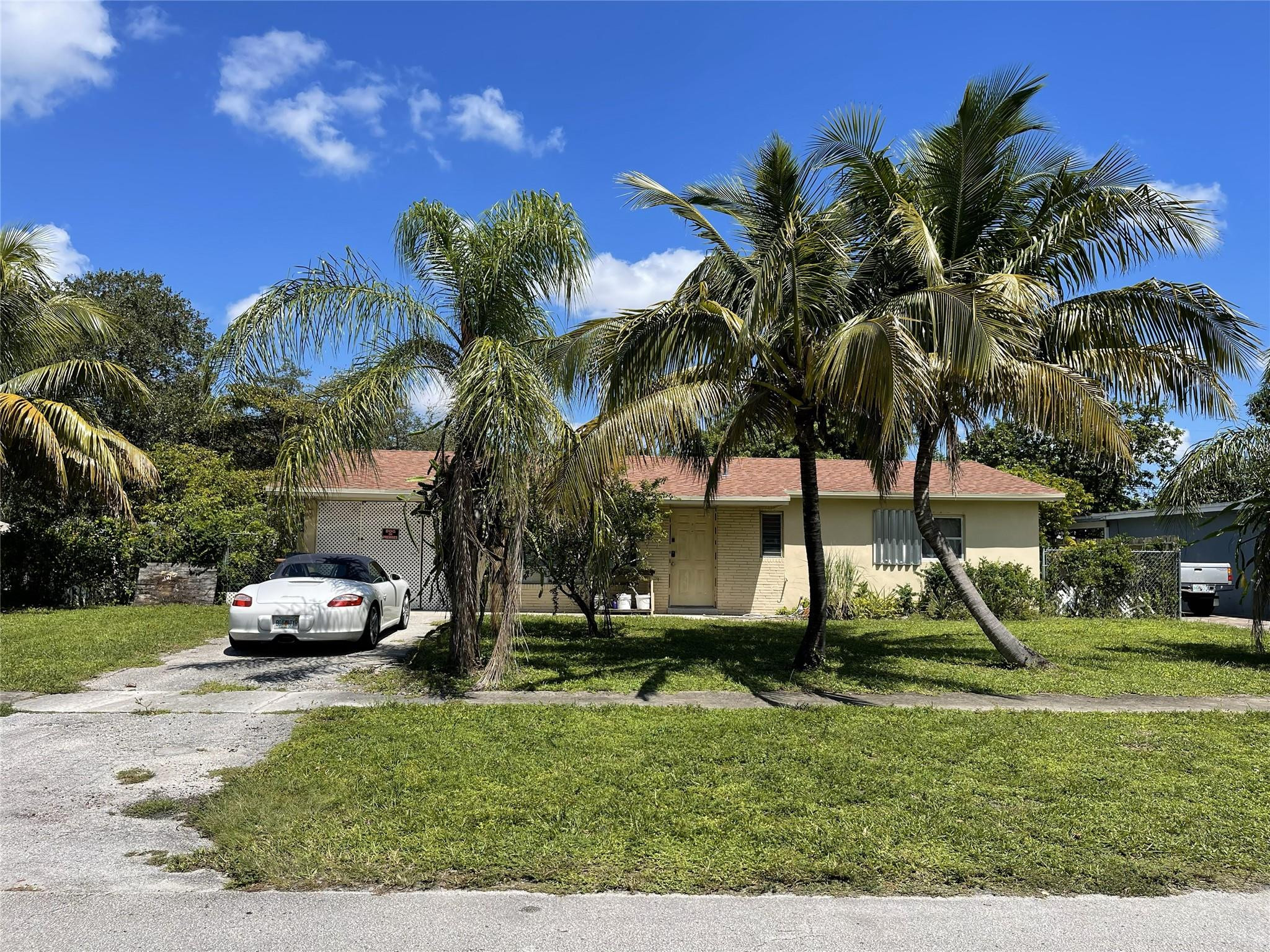671 NW 38th St Deerfield Beach, FL 33064