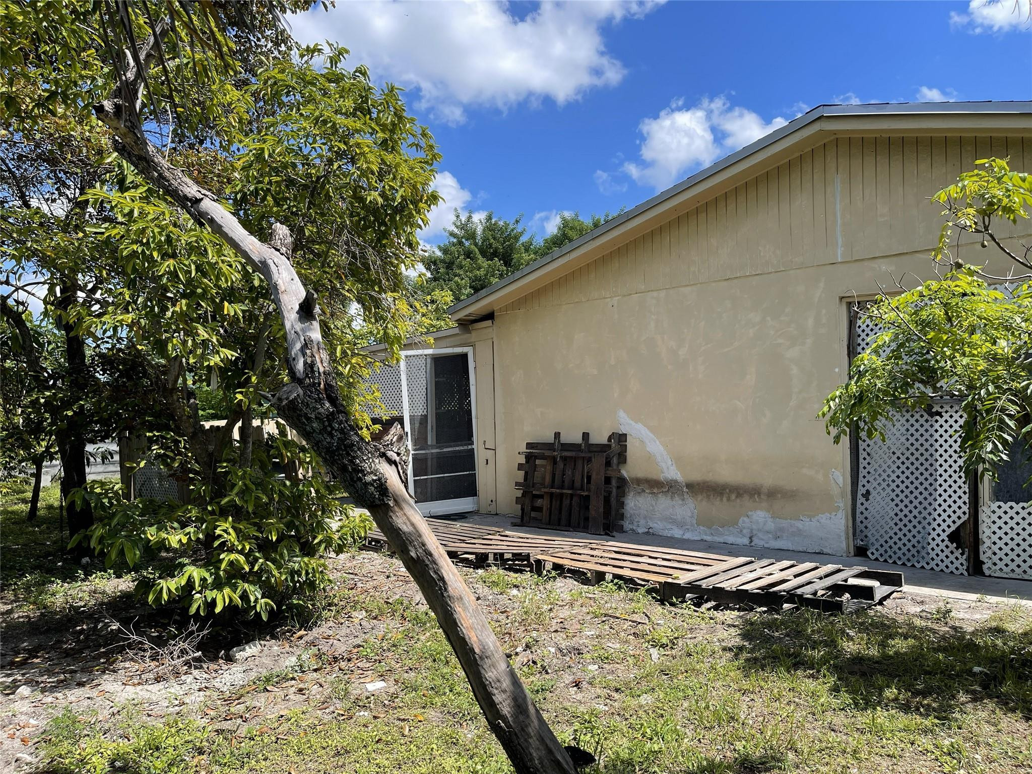 671 NW 38th St Deerfield Beach, FL 33064