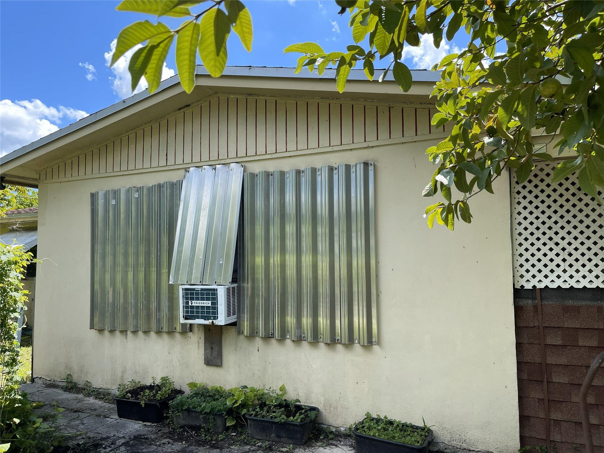 671 NW 38th St Deerfield Beach, FL 33064