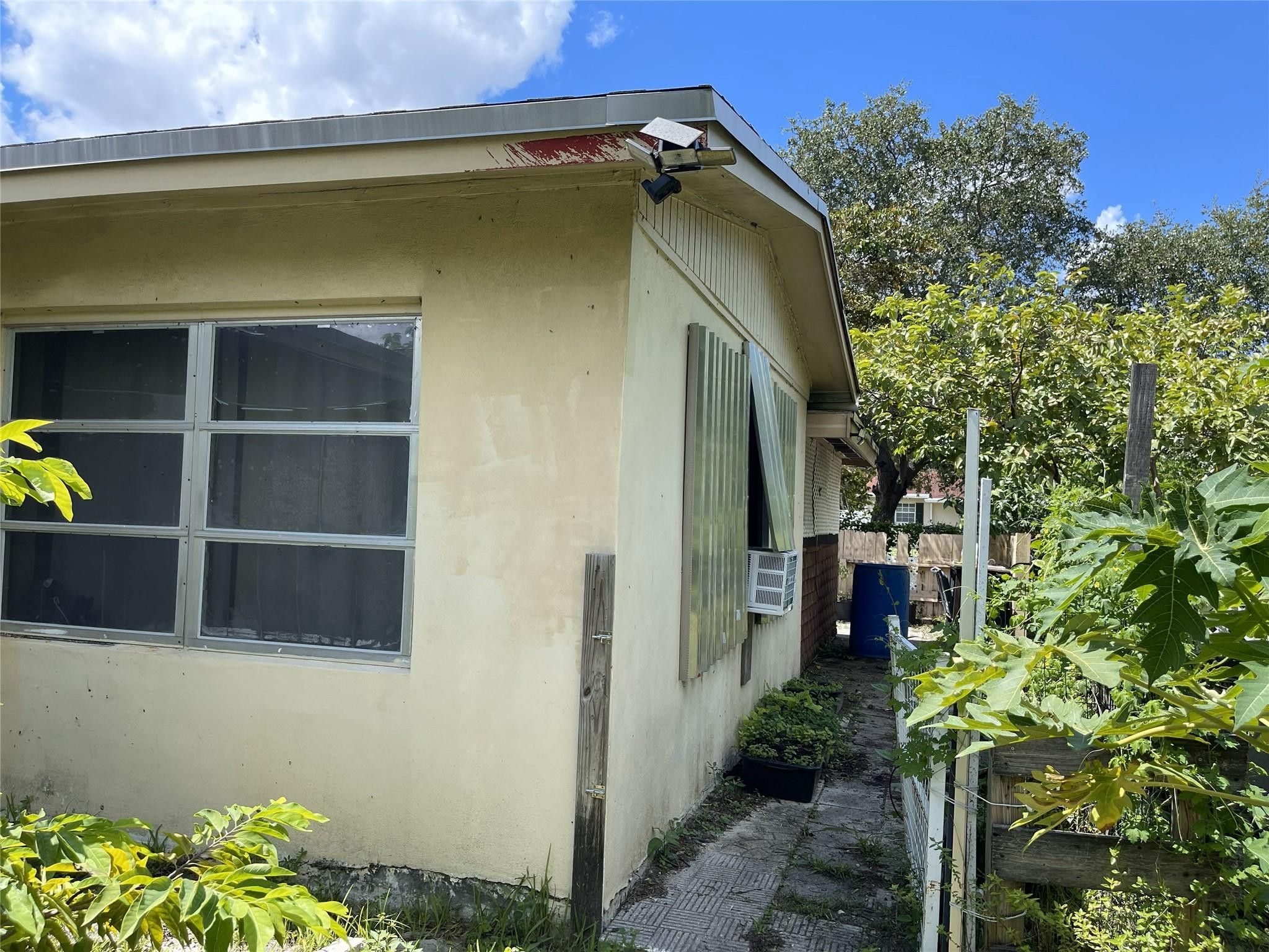 671 NW 38th St Deerfield Beach, FL 33064