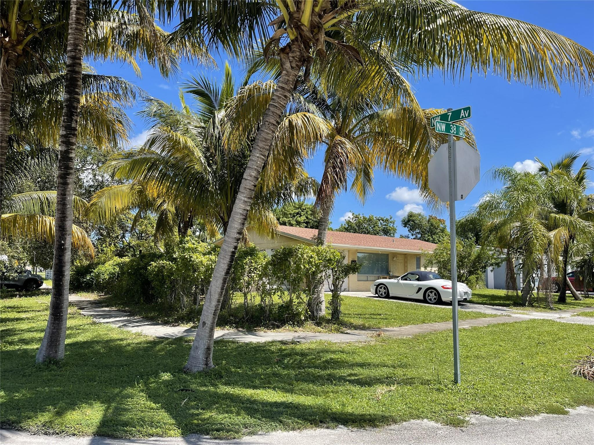 671 NW 38th St Deerfield Beach, FL 33064