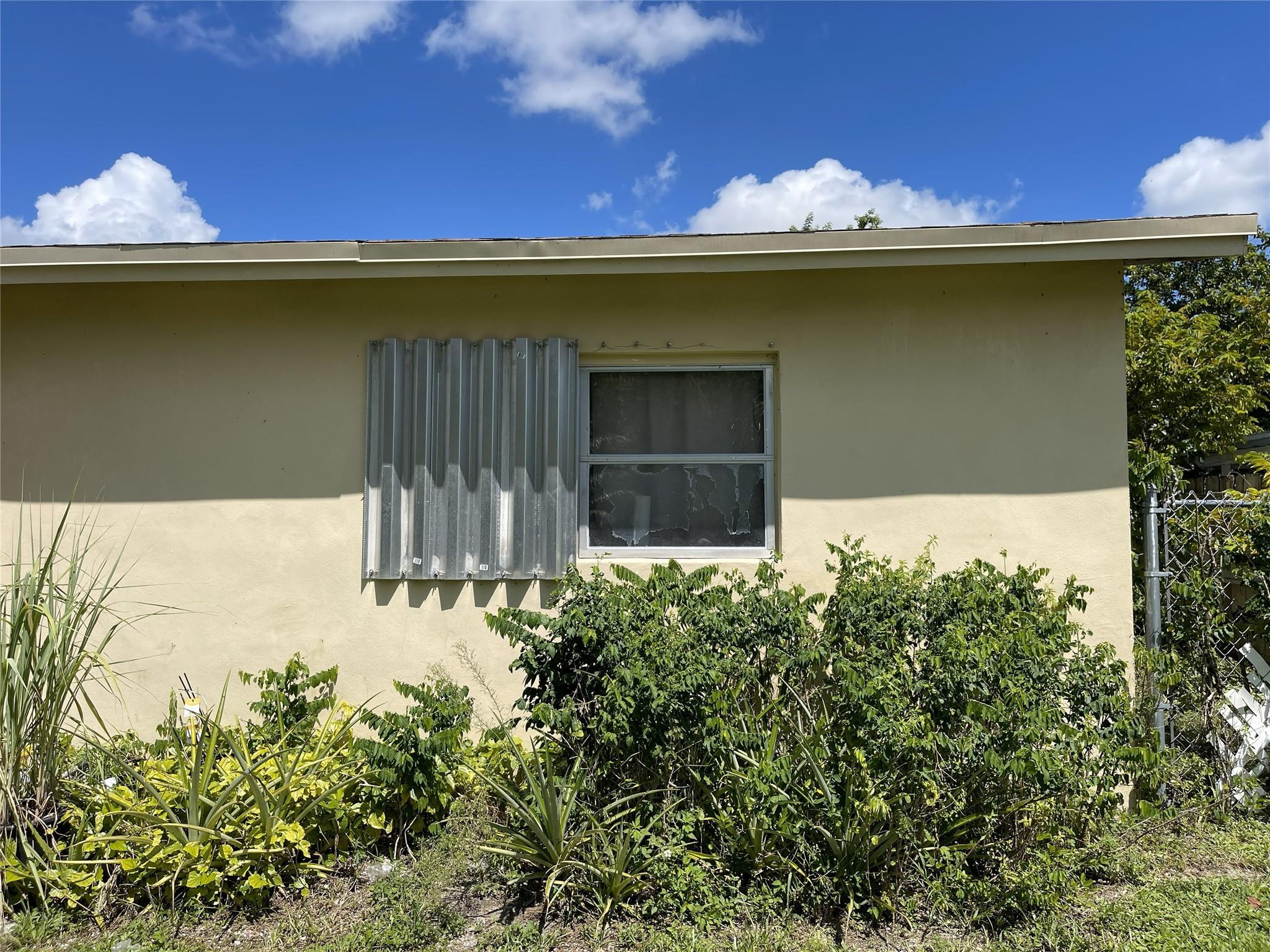 671 NW 38th St Deerfield Beach, FL 33064