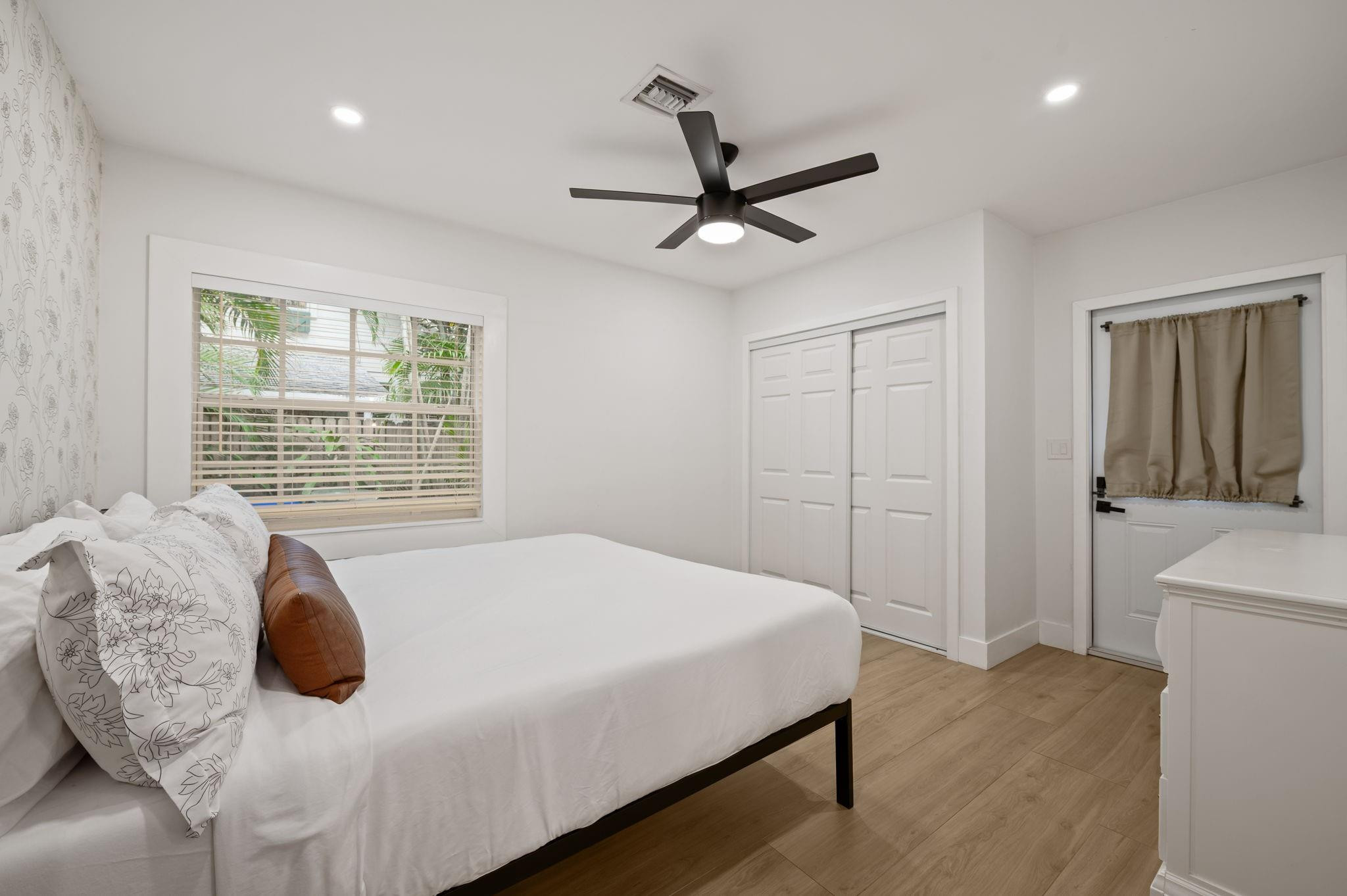 739 NE 17th Fort Lauderdale, FL 33304