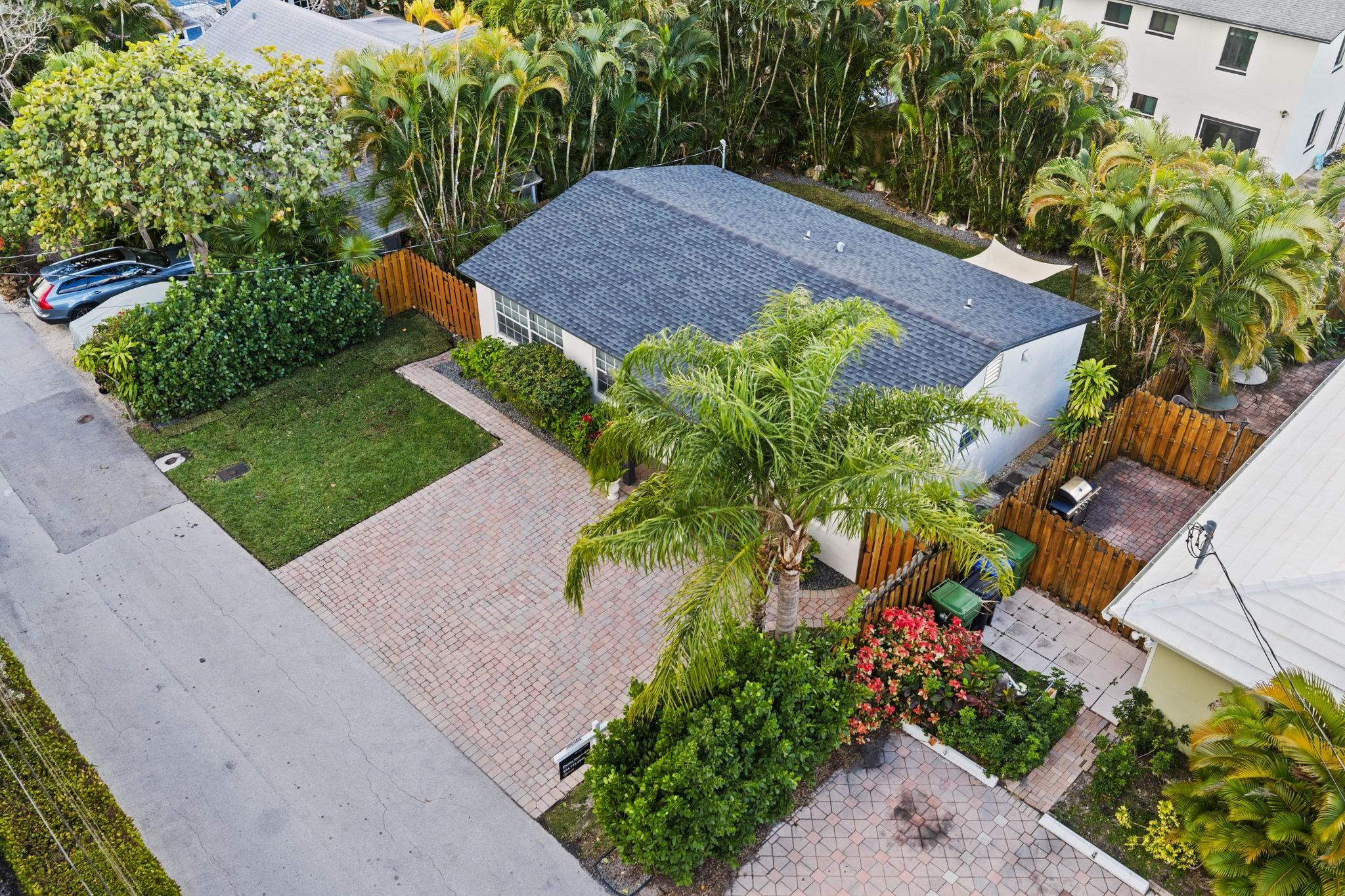 739 NE 17th Fort Lauderdale, FL 33304