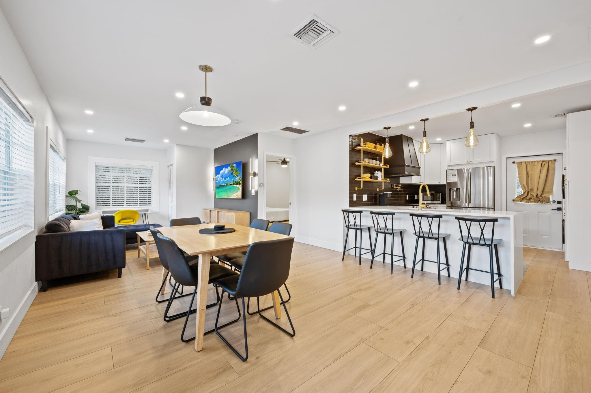 739 NE 17th Fort Lauderdale, FL 33304