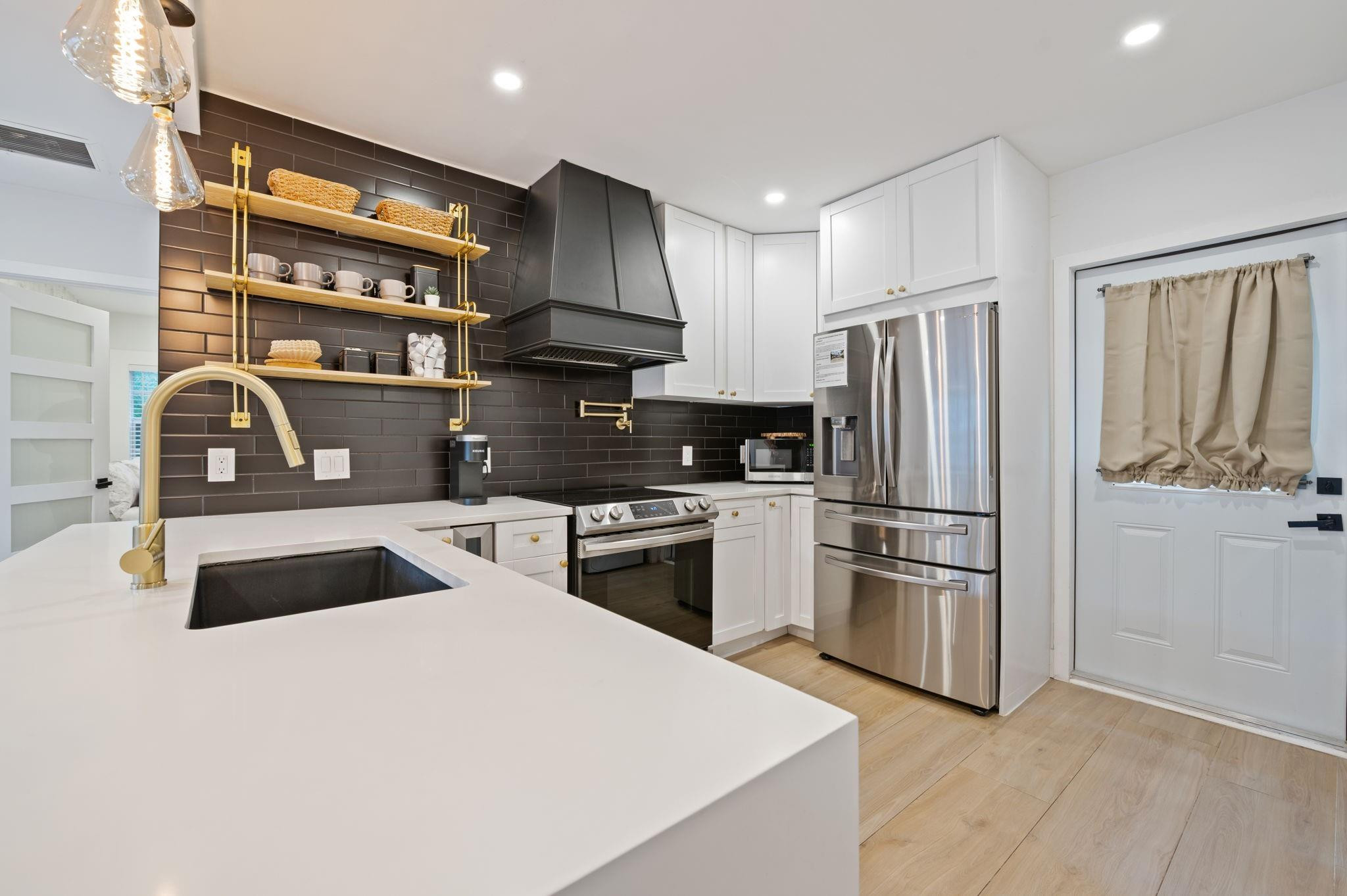 739 NE 17th Fort Lauderdale, FL 33304